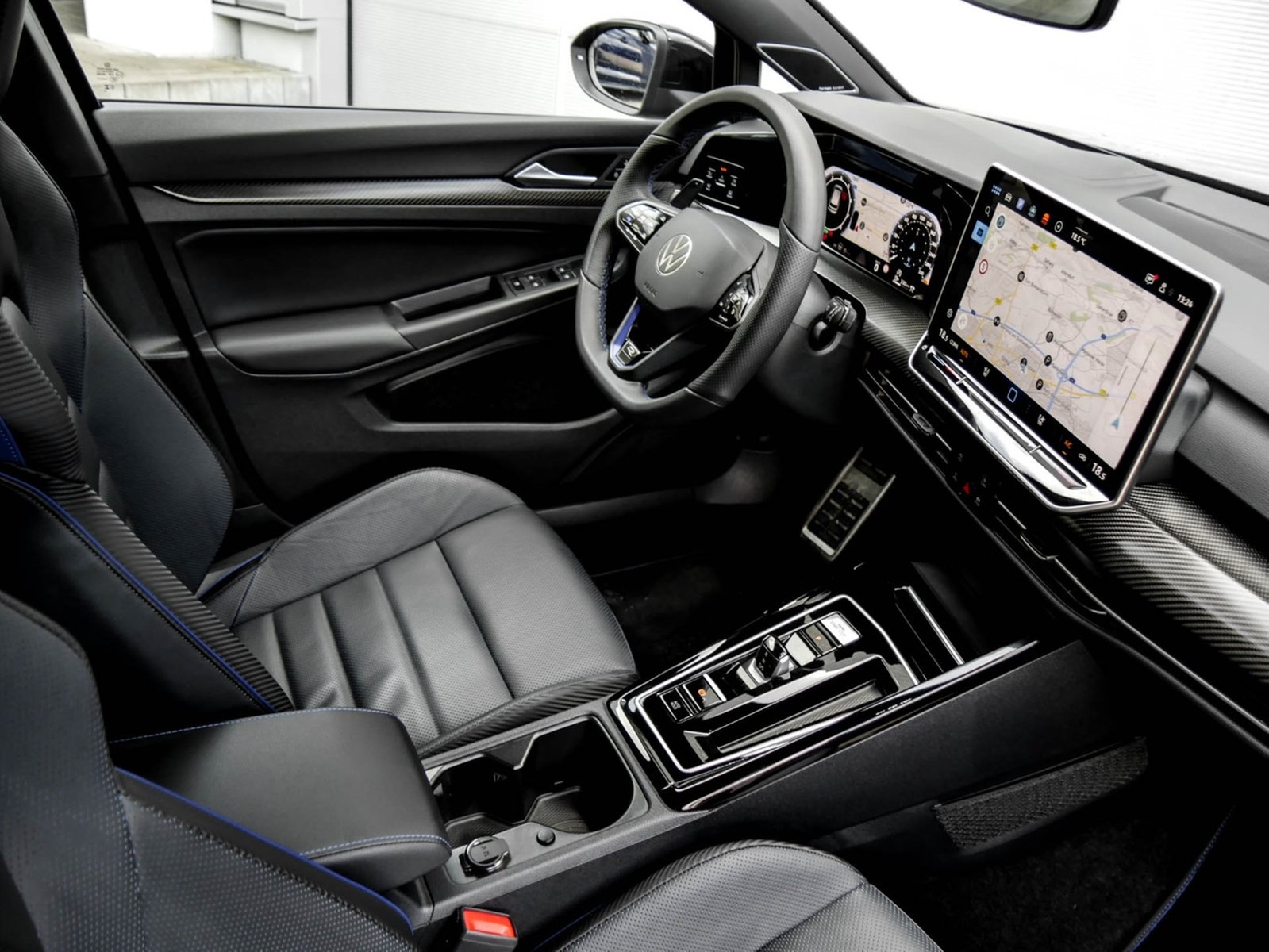 Volkswagen Golf VIII R BLACK EDITION 4X4 AKRAPOVIC LEDER 19Z