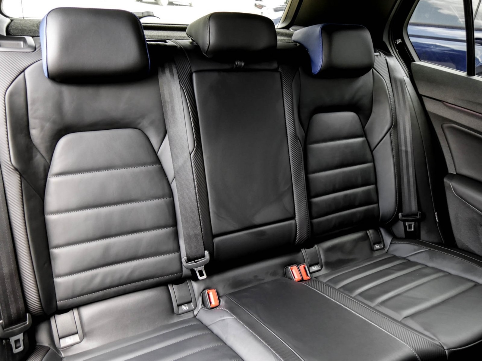 Volkswagen Golf VIII R BLACK EDITION 4X4 AKRAPOVIC LEDER 19Z