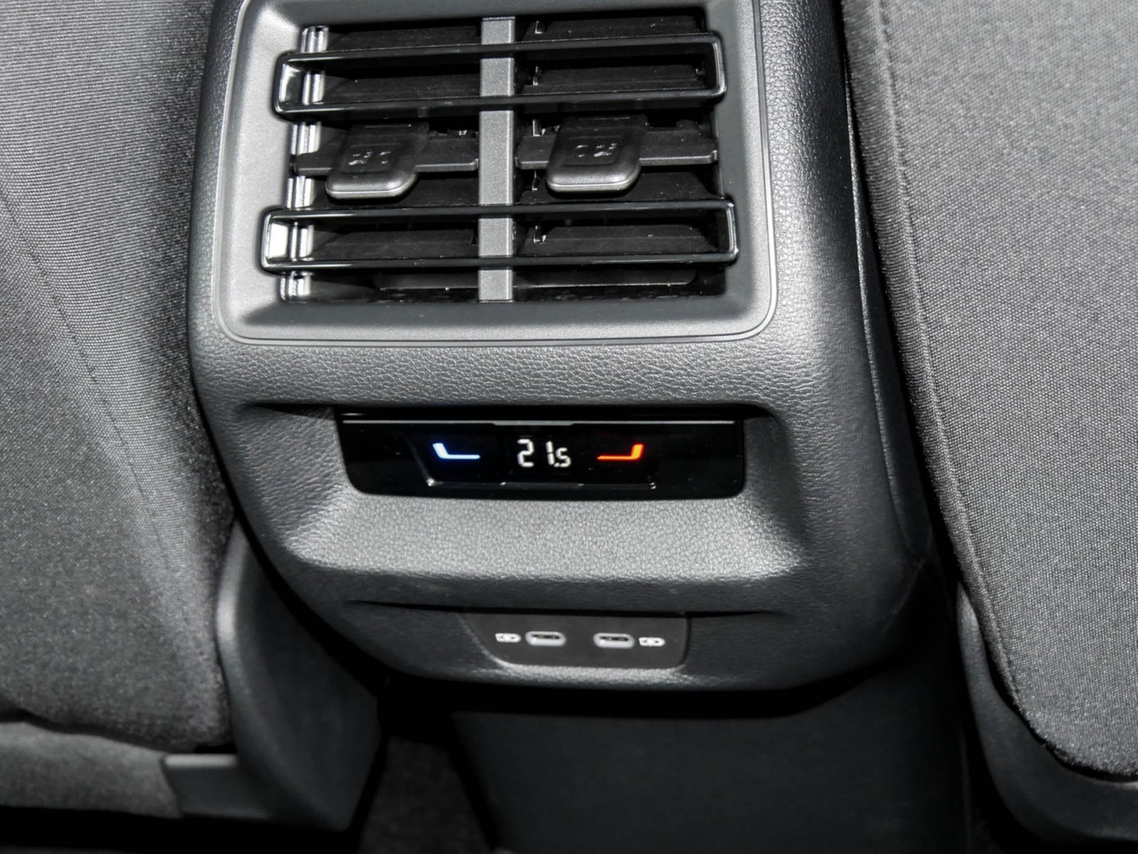 Volkswagen Tiguan 1.5 eTSI NEUES MODELL AHK CAM NAVI LM17