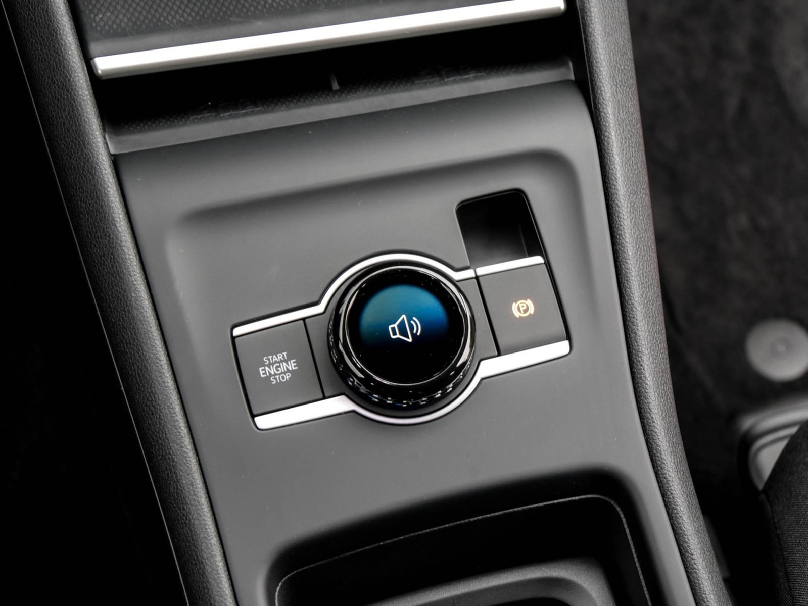 Volkswagen Tiguan 1.5 eTSI NEUES MODELL AHK CAM NAVI LM17