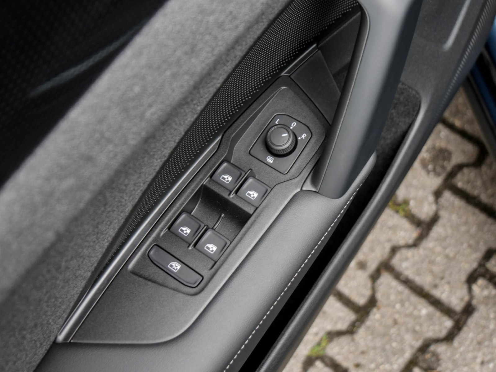 Volkswagen Tiguan 1.5 eTSI NEUES MODELL AHK CAM NAVI LM17