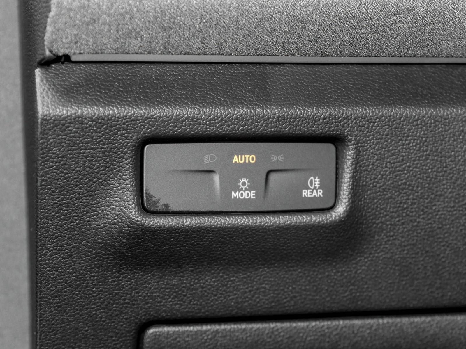 Volkswagen Tiguan 1.5 eTSI NEUES MODELL AHK CAM NAVI LM17