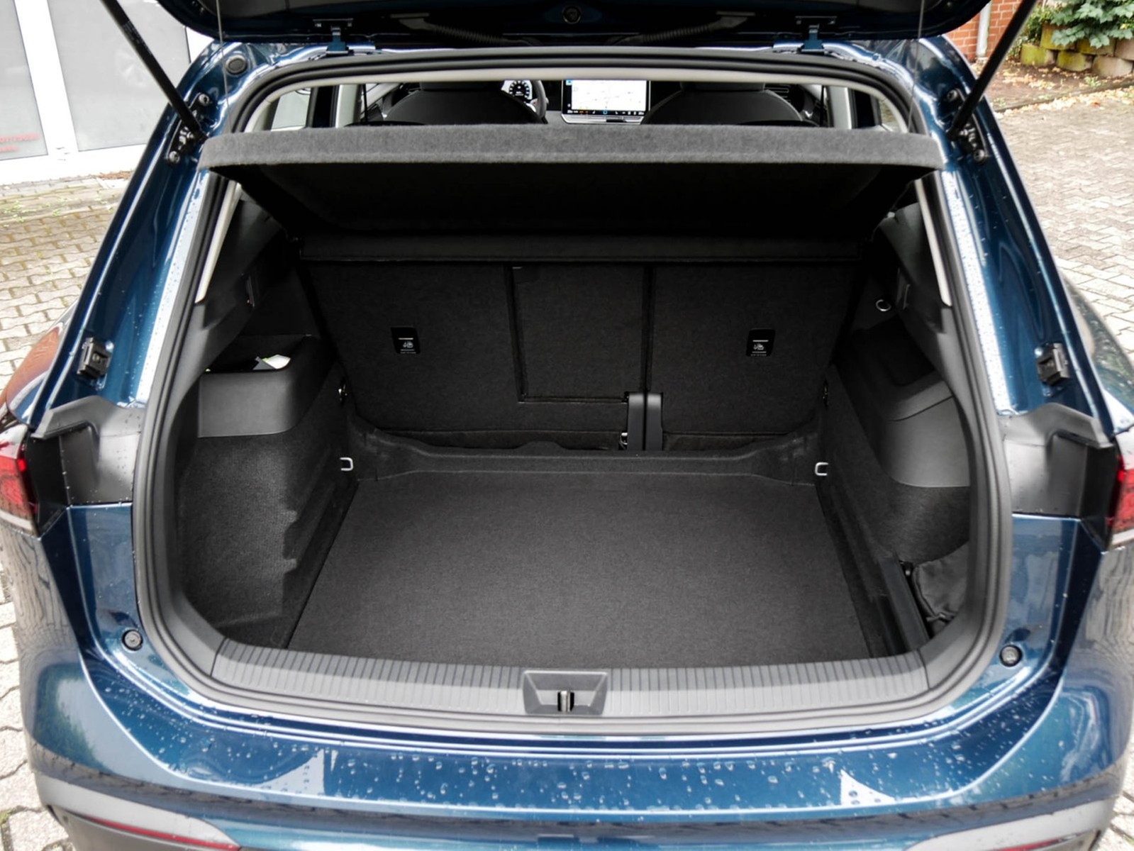 Volkswagen Tiguan 1.5 eTSI NEUES MODELL AHK CAM NAVI LM17