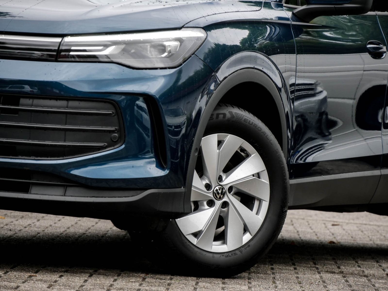 Volkswagen Tiguan 1.5 eTSI NEUES MODELL AHK CAM NAVI LM17