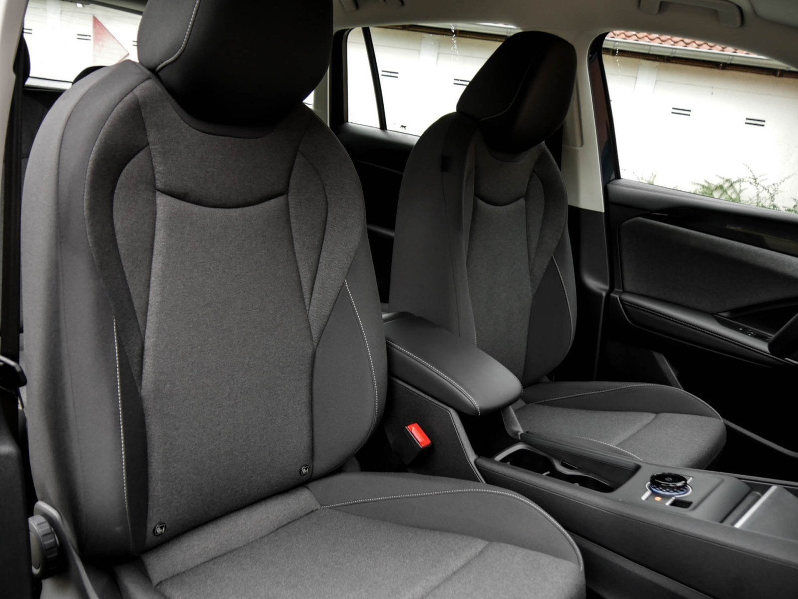 Volkswagen Tiguan 1.5 eTSI NEUES MODELL AHK CAM NAVI LM17