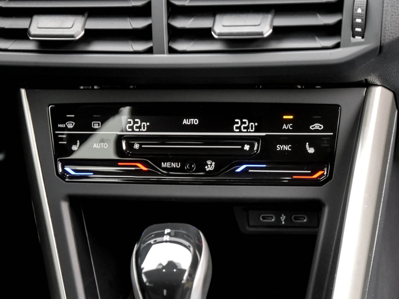 Volkswagen Taigo 1.5 MOVE LM17 NAVI CARPLAY SITZHEIZUNG LED