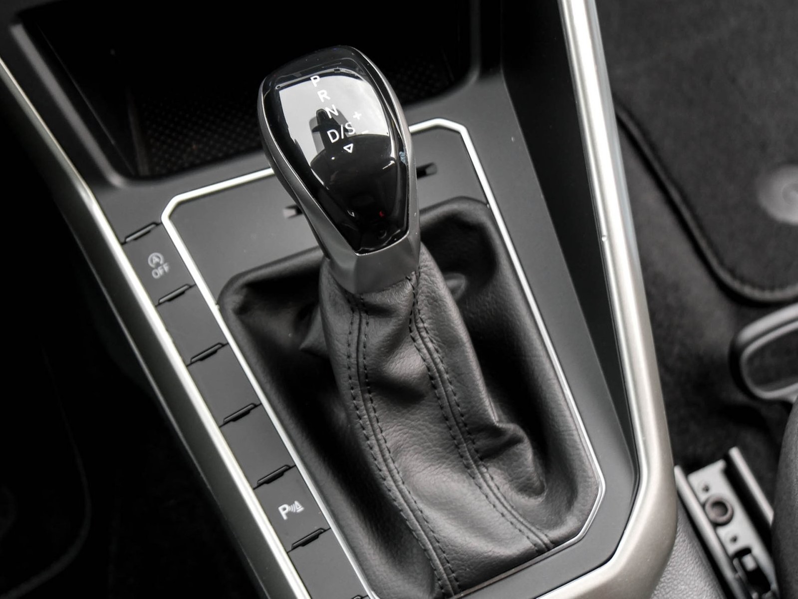 Volkswagen Taigo 1.5 MOVE LM17 NAVI CARPLAY SITZHEIZUNG LED