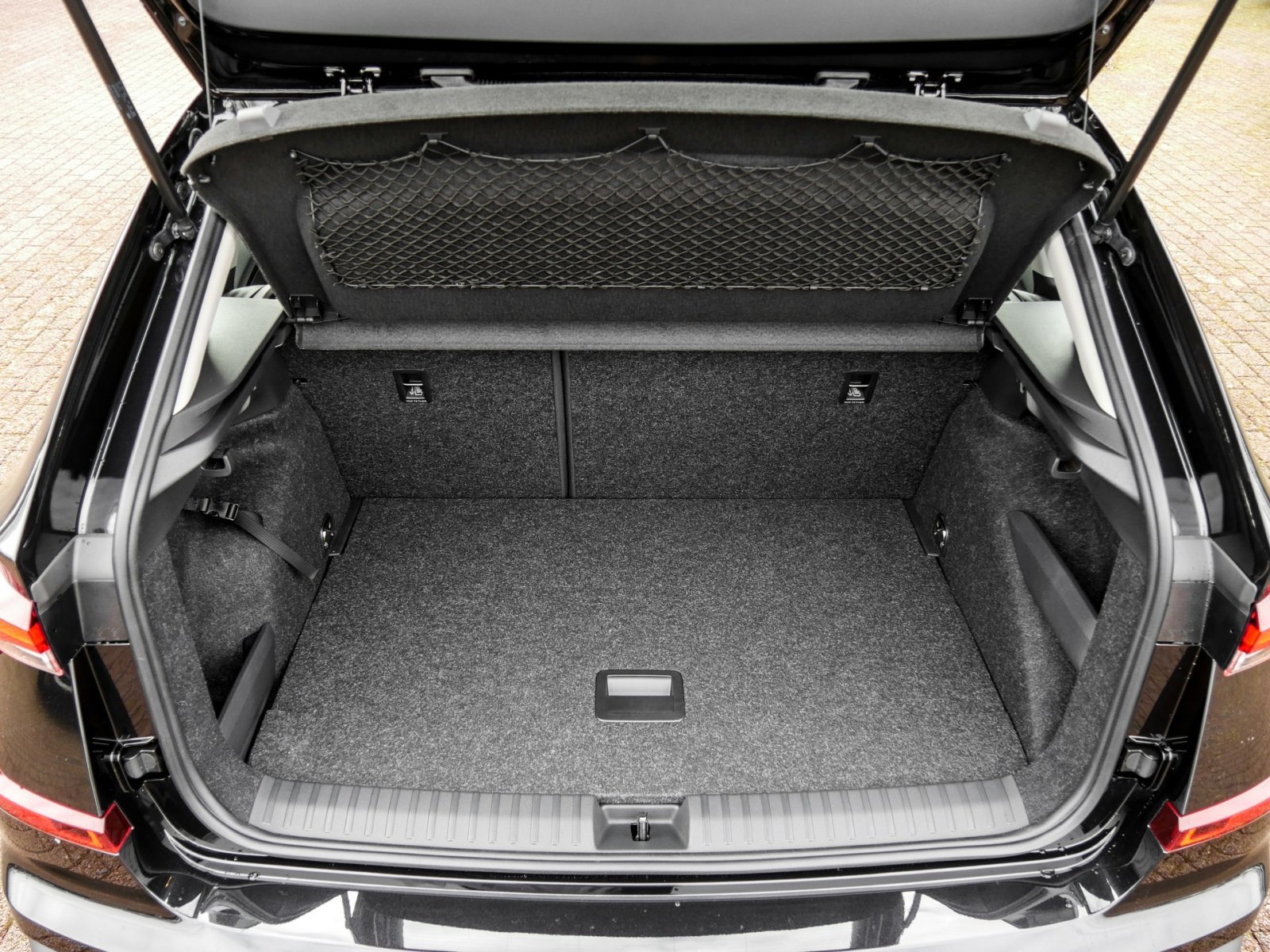 Skoda Kamiq 1.0 SELECTION CAM ACC LM17 CARPLAY SITZHZ.