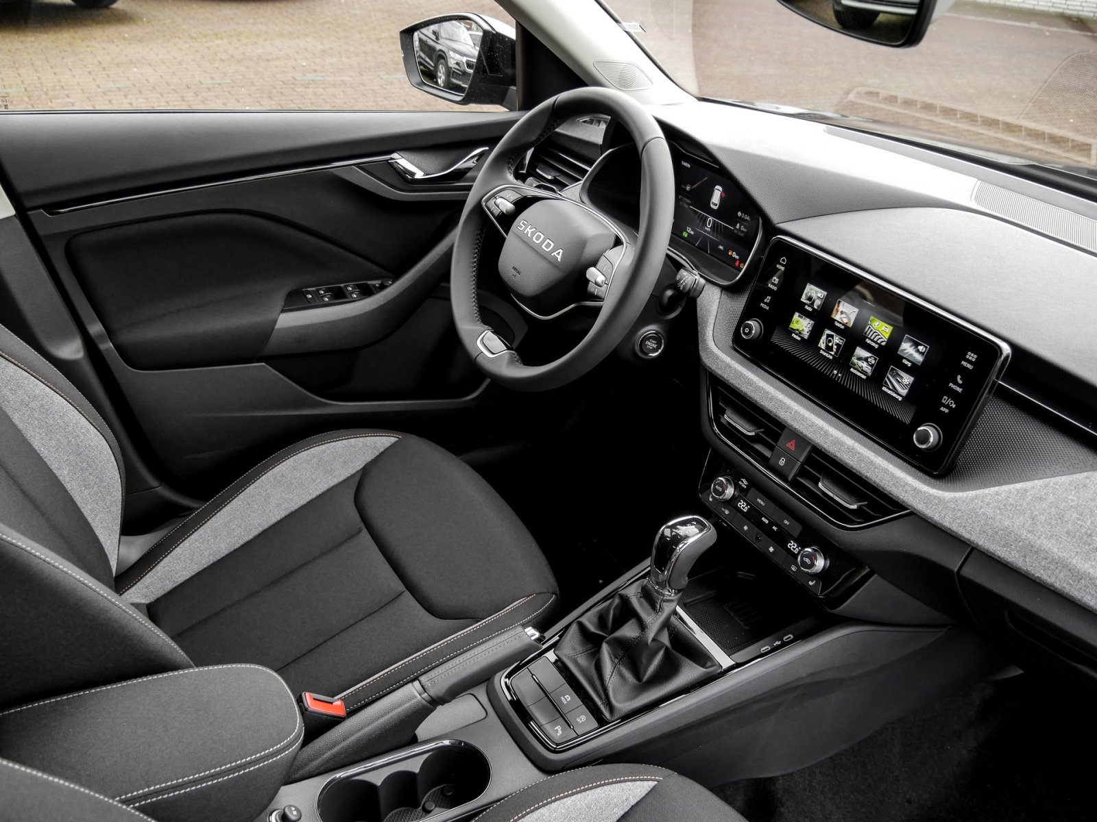 Skoda Kamiq 1.0 SELECTION CAM ACC LM17 CARPLAY SITZHZ.