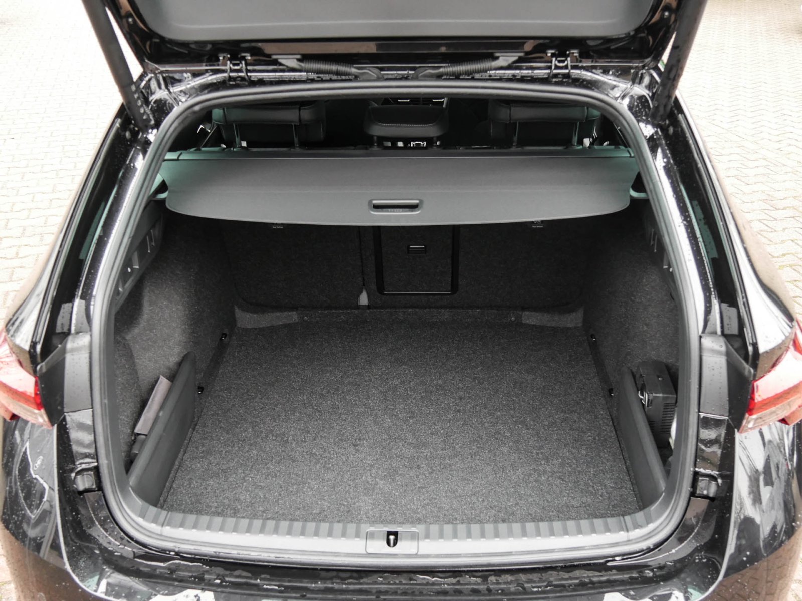 Skoda Octavia Combi 1.5 eTSI SPORTLINE CAM ACC LM18