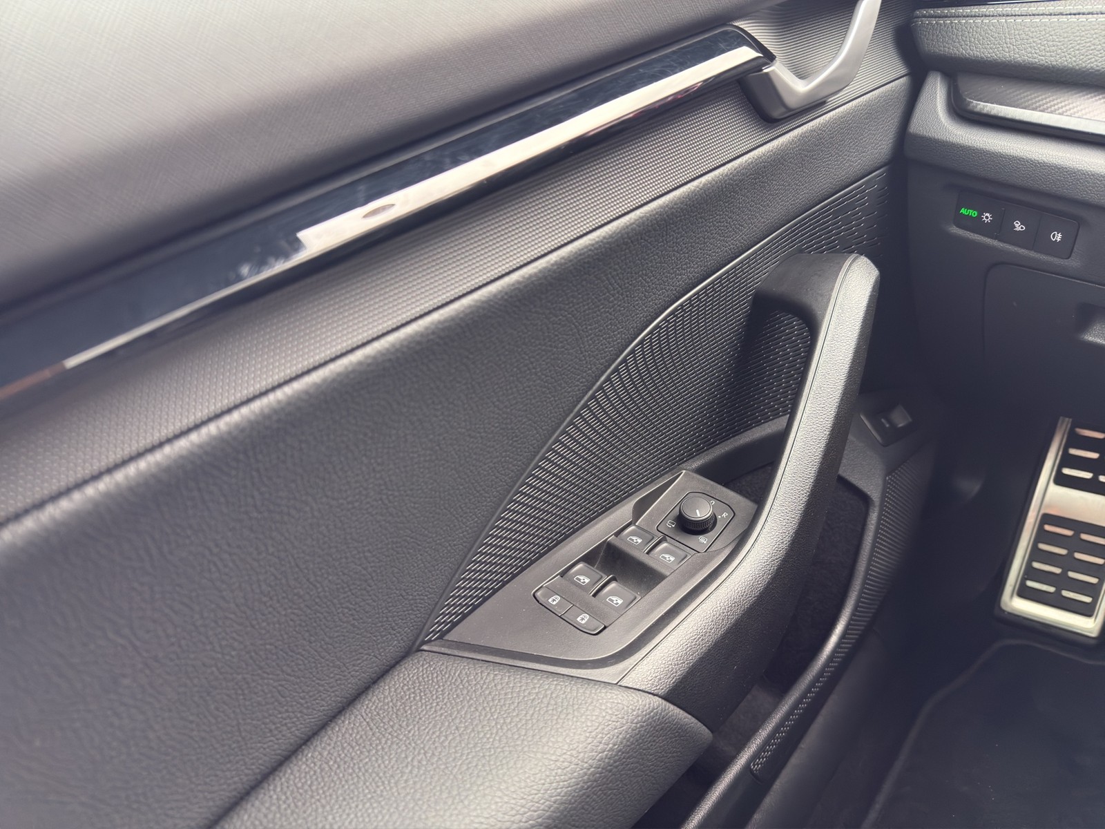 Skoda Octavia Combi 1.5 eTSI SPORTLINE CAM ACC LM18