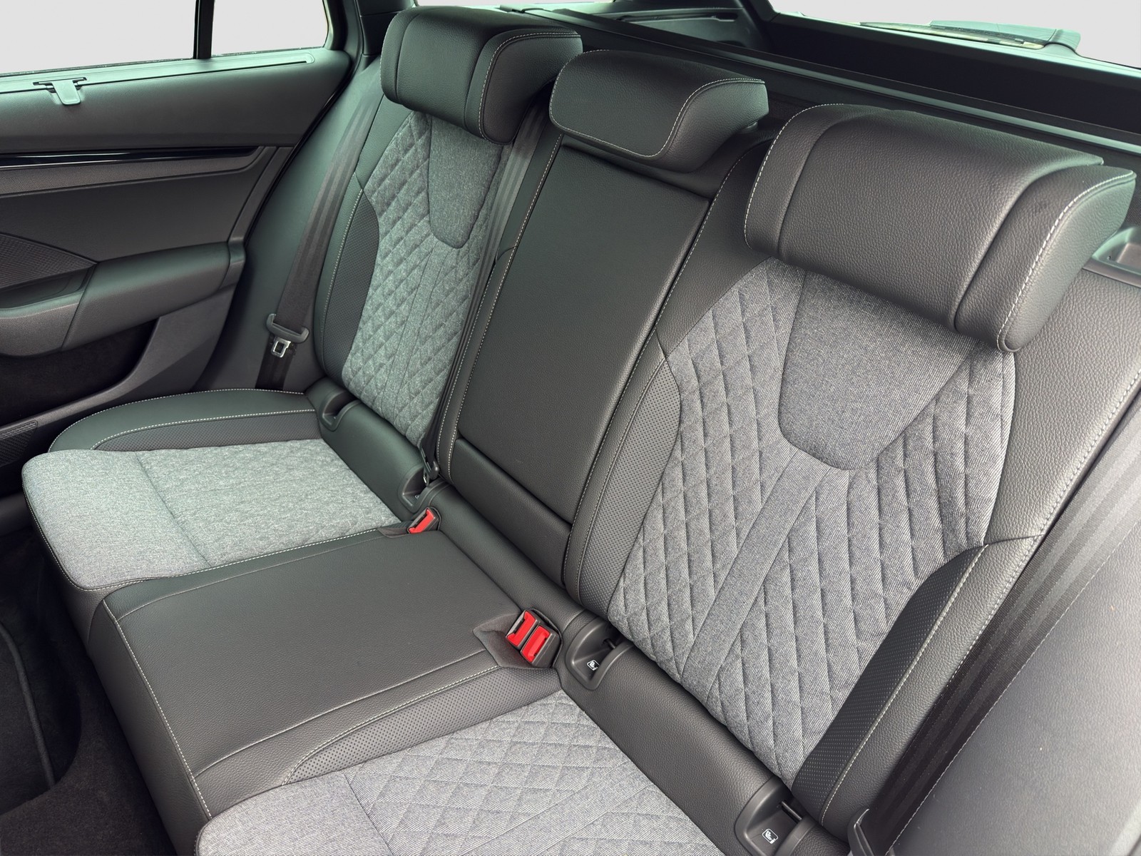 Skoda Octavia Combi 1.5 eTSI SPORTLINE CAM ACC LM18