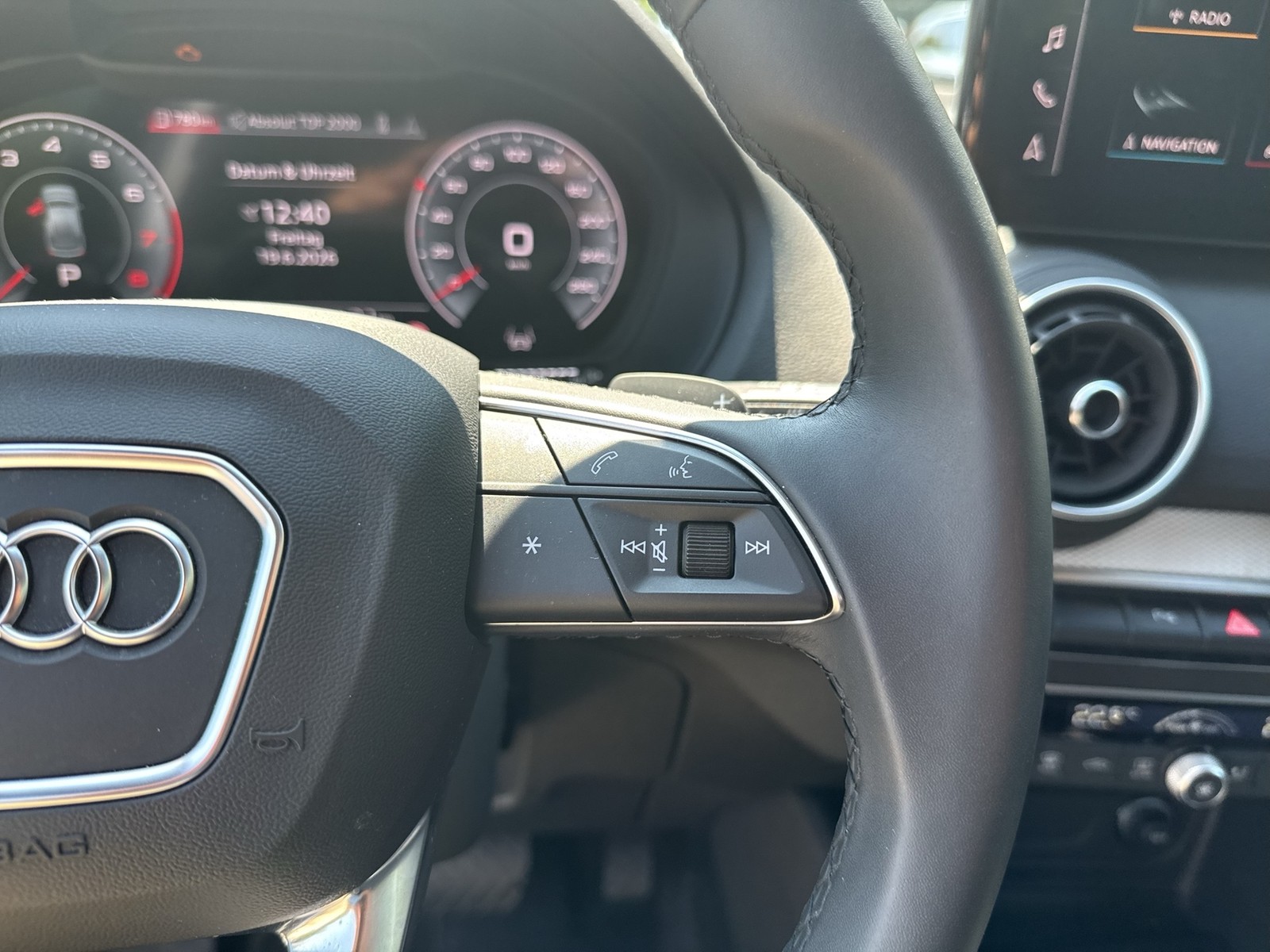 Audi Q2 35 advanced CAM ACC LM17 E-KLAPPE NAVI