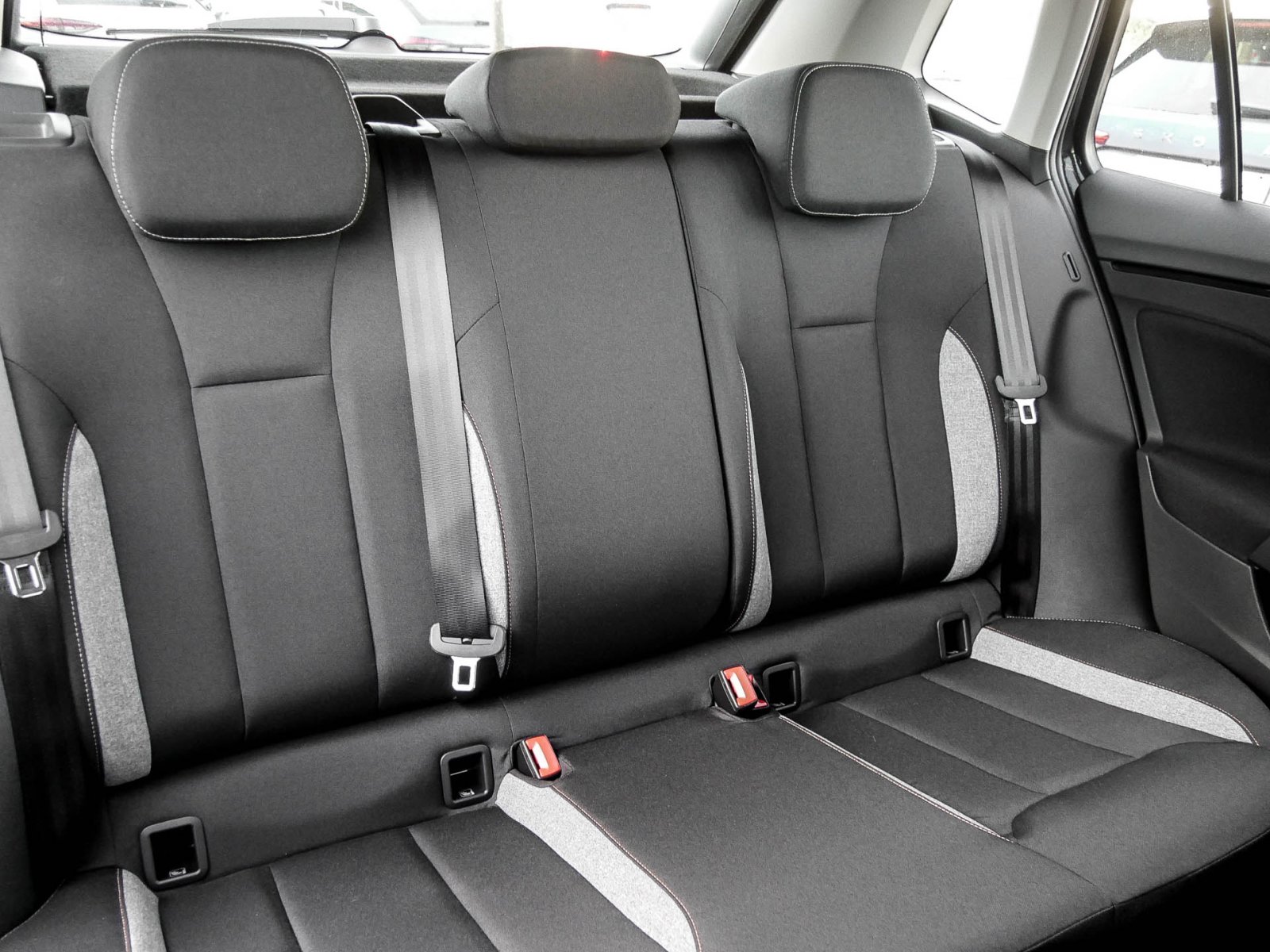 Skoda Kamiq 1.0 TOUR KAMERA ALU17 CARPLAY SITZHEIZUNG