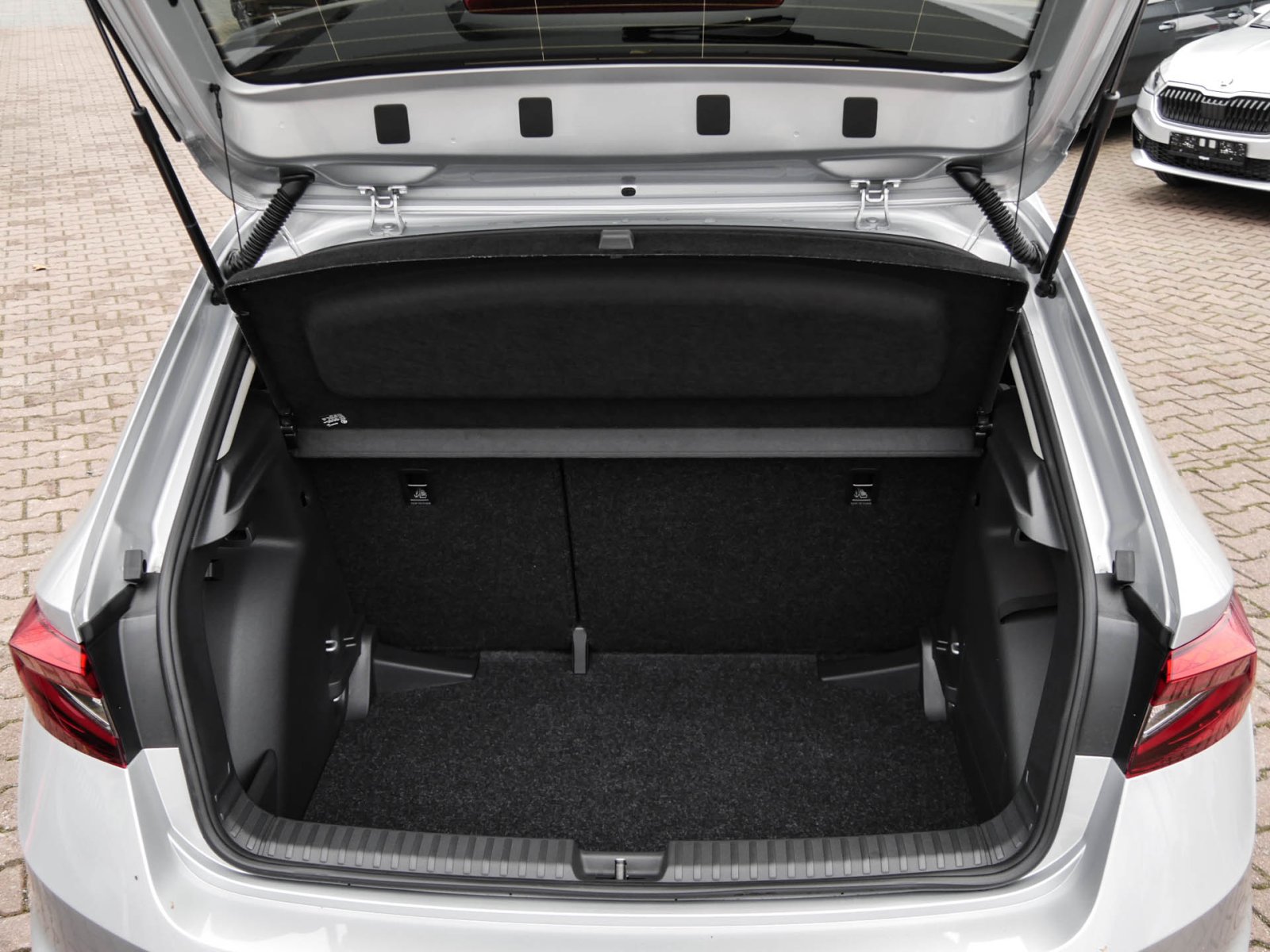 Skoda Fabia 1.0 DRIVE CAM AHK-VORB. ACC ALU LED SITZHZ.