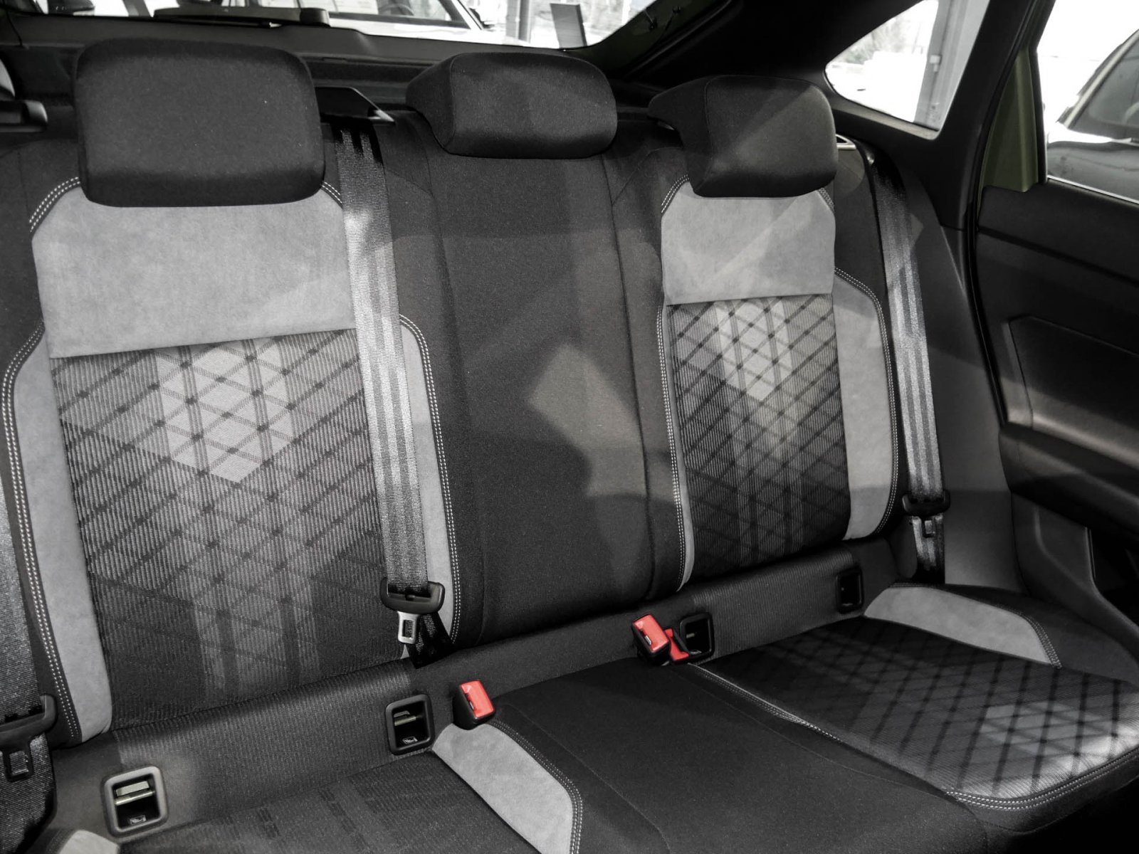 Volkswagen Taigo 1.0 R-LINE DSG NAVI BLACKSTYLE MATRIXLED