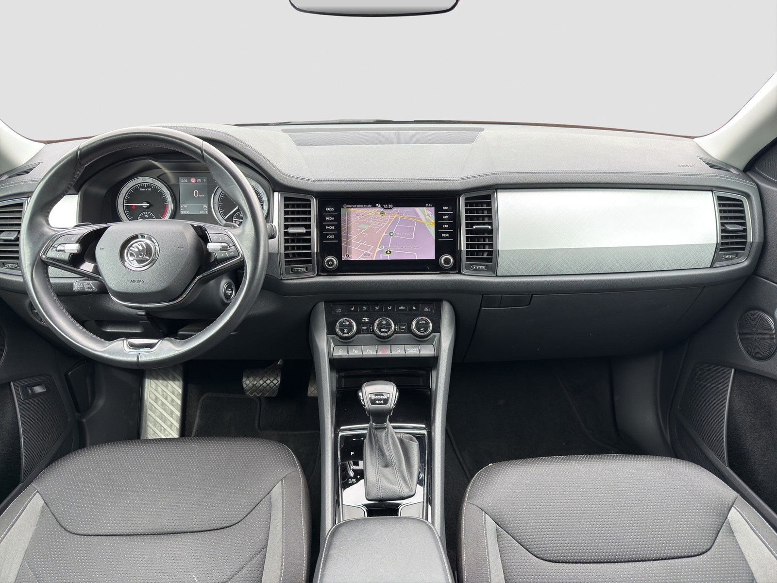 Skoda Kodiaq 2.0 TOUR 4X4 AHK LM19 EKLAPPE NAVI SITZHZ