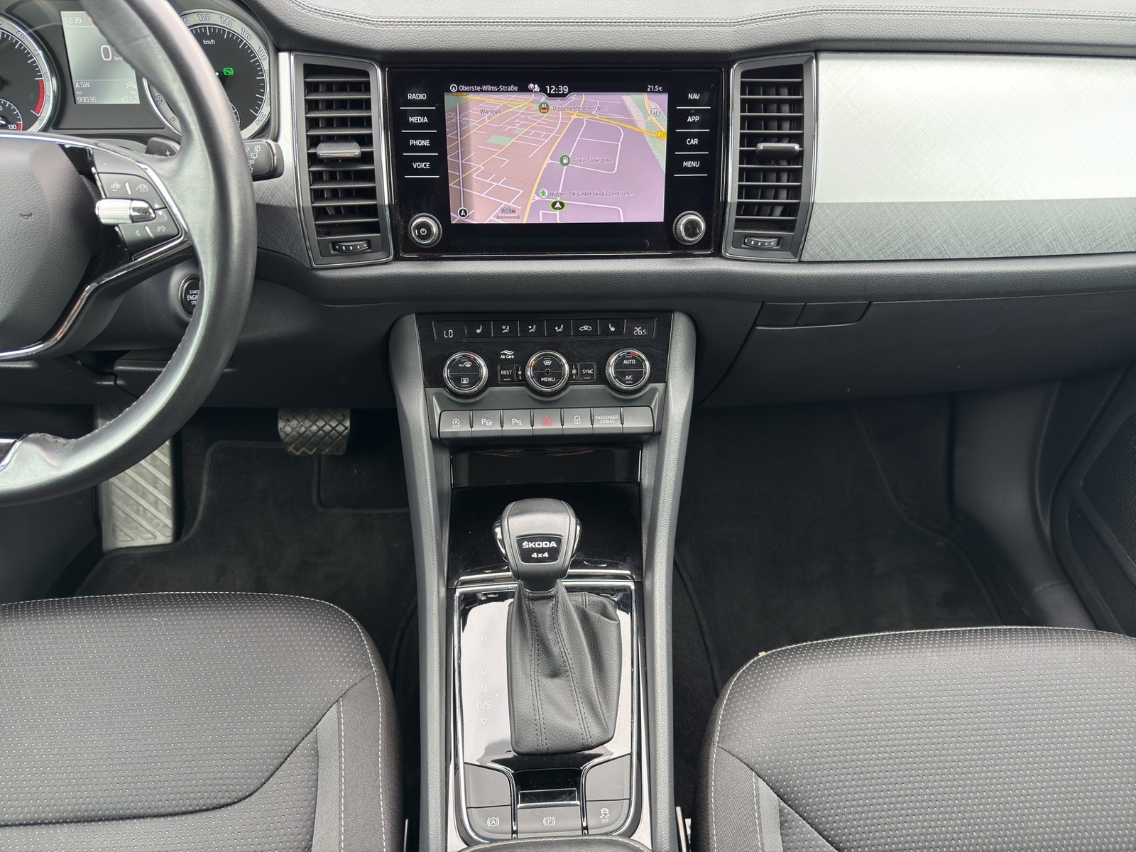 Skoda Kodiaq 2.0 TOUR 4X4 AHK LM19 EKLAPPE NAVI SITZHZ