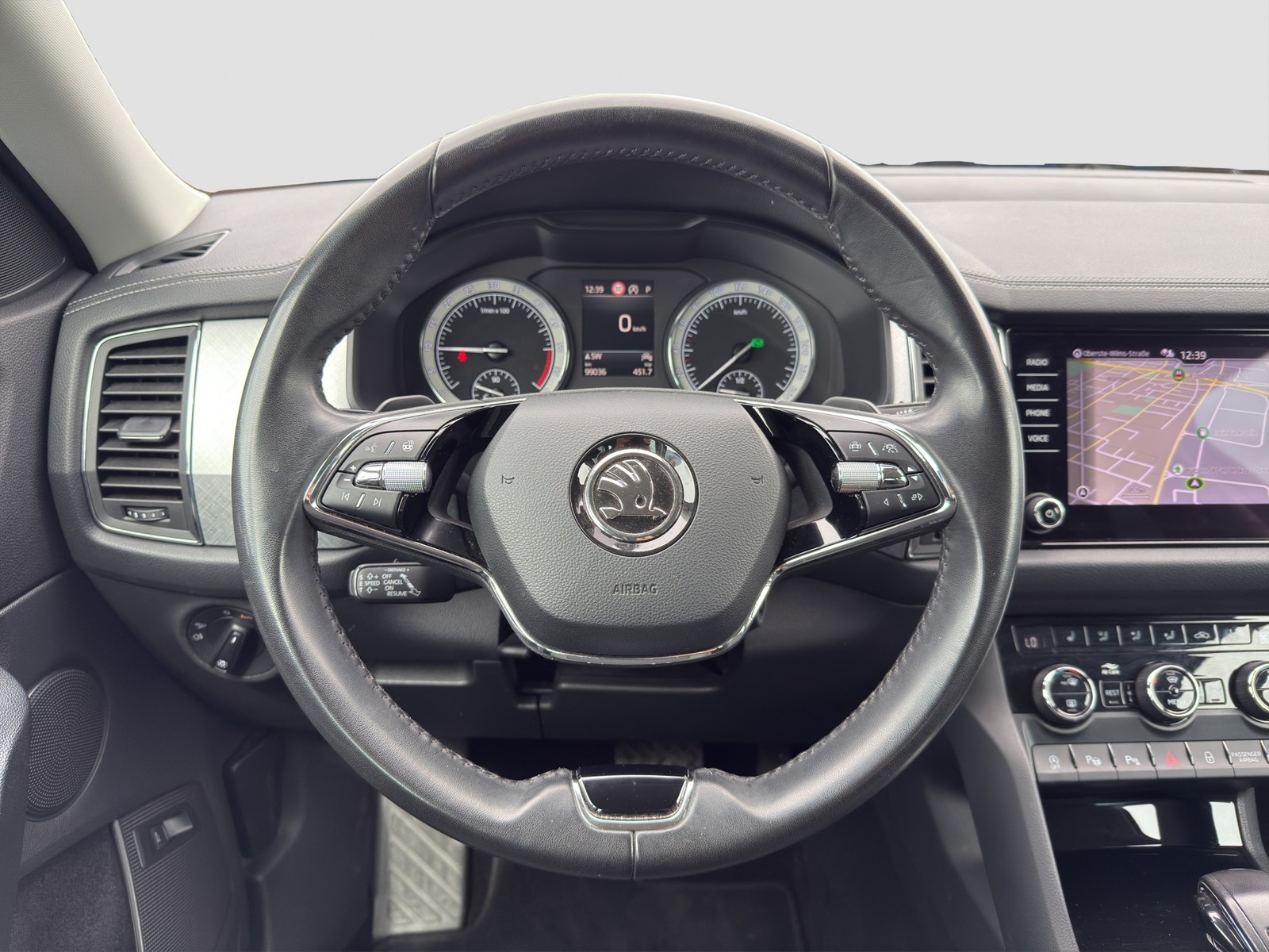 Skoda Kodiaq 2.0 TOUR 4X4 AHK LM19 EKLAPPE NAVI SITZHZ