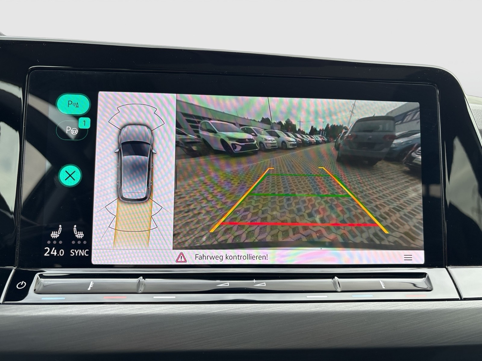 Volkswagen Golf VIII 2.0 STYLE 4X4 PANO HARMAN KARDON CAM