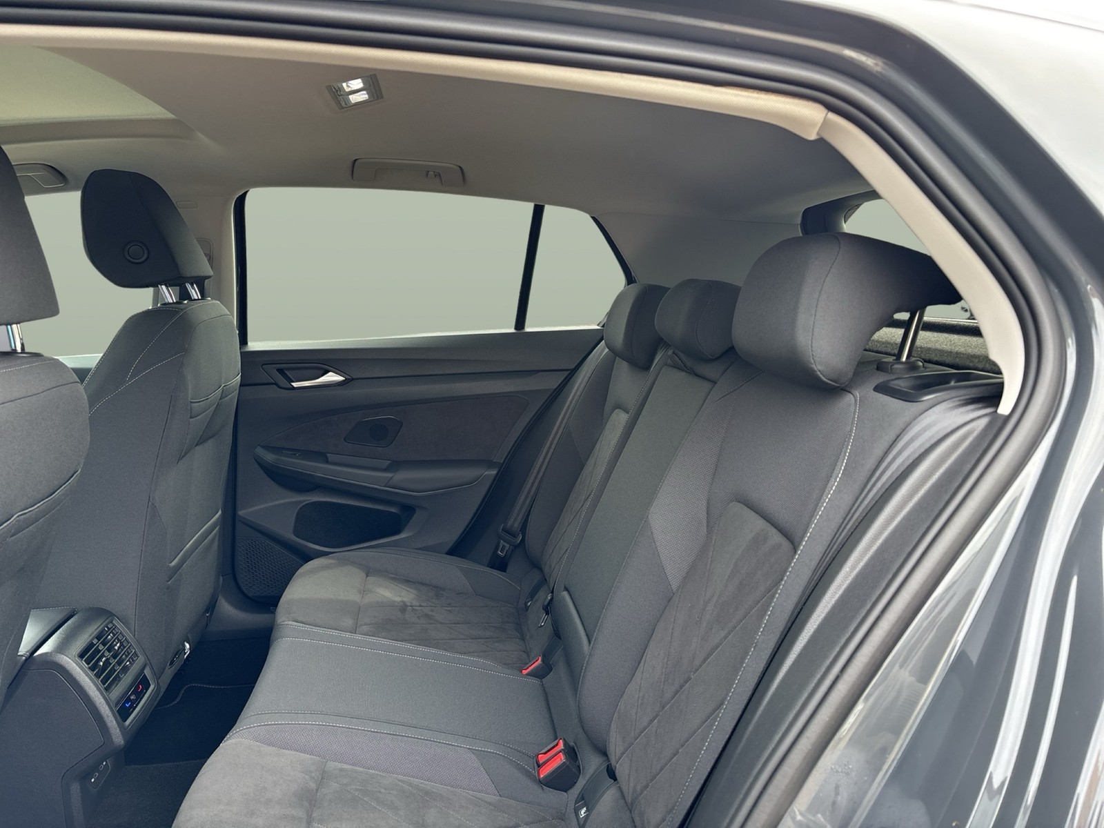 Volkswagen Golf VIII 2.0 STYLE 4X4 PANO HARMAN KARDON CAM