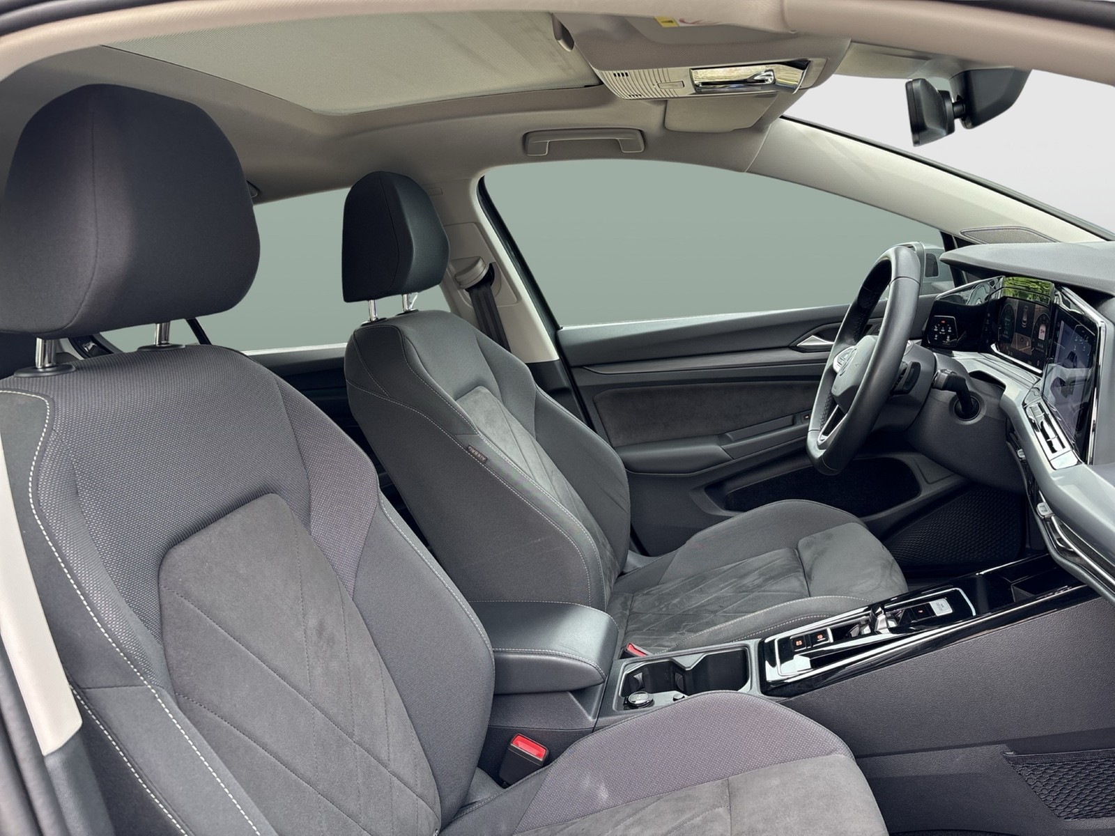 Volkswagen Golf VIII 2.0 STYLE 4X4 PANO HARMAN KARDON CAM