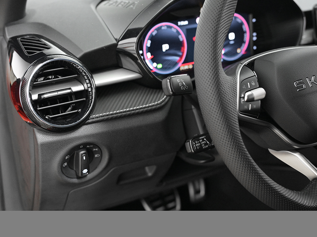 Skoda Fabia 1.5 130 DSG 177PS CAM KEYLESS NAVI LM18