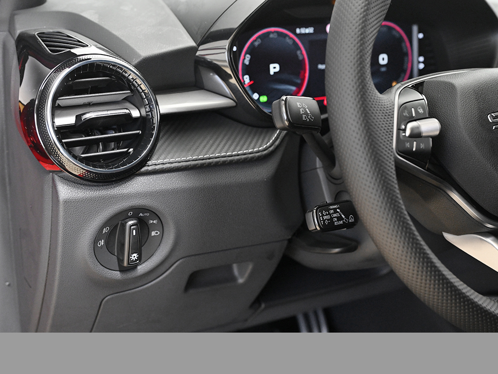 Skoda Fabia 1.5 130 DSG 177PS CAM KEYLESS NAVI LM18