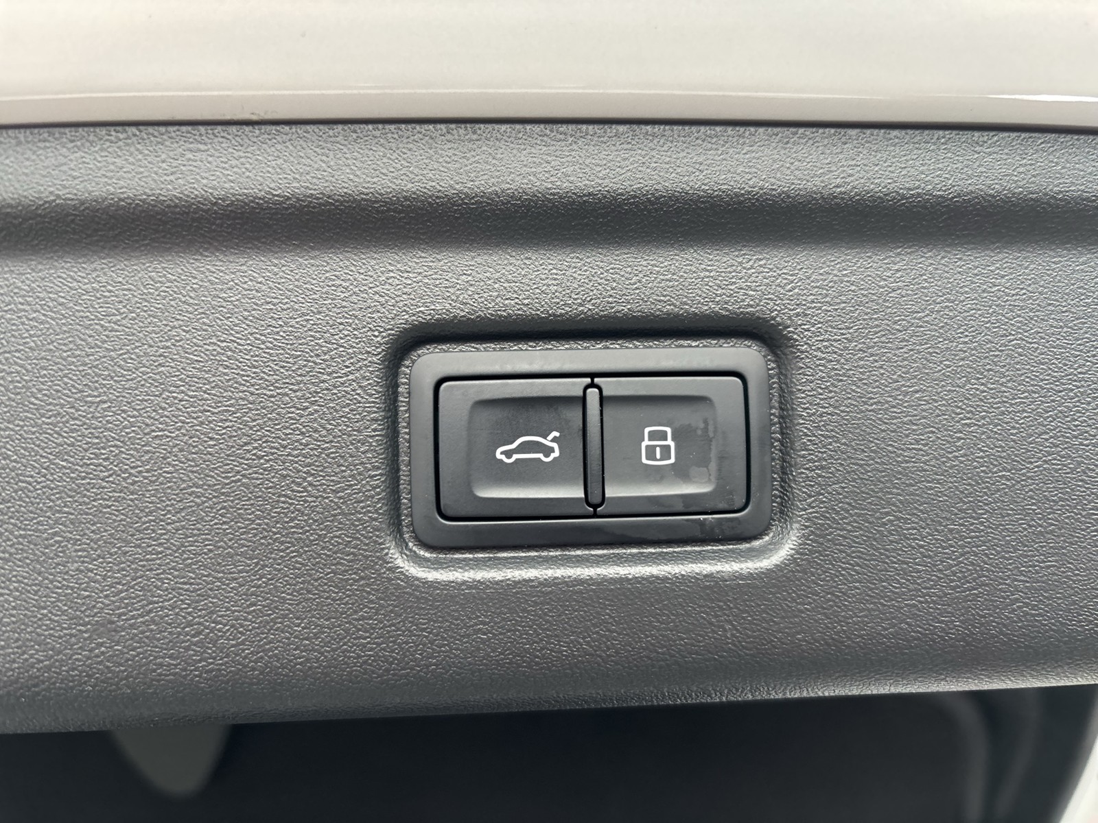 Audi A6 e-tron Avant performance S LINE PANO AHK LM21