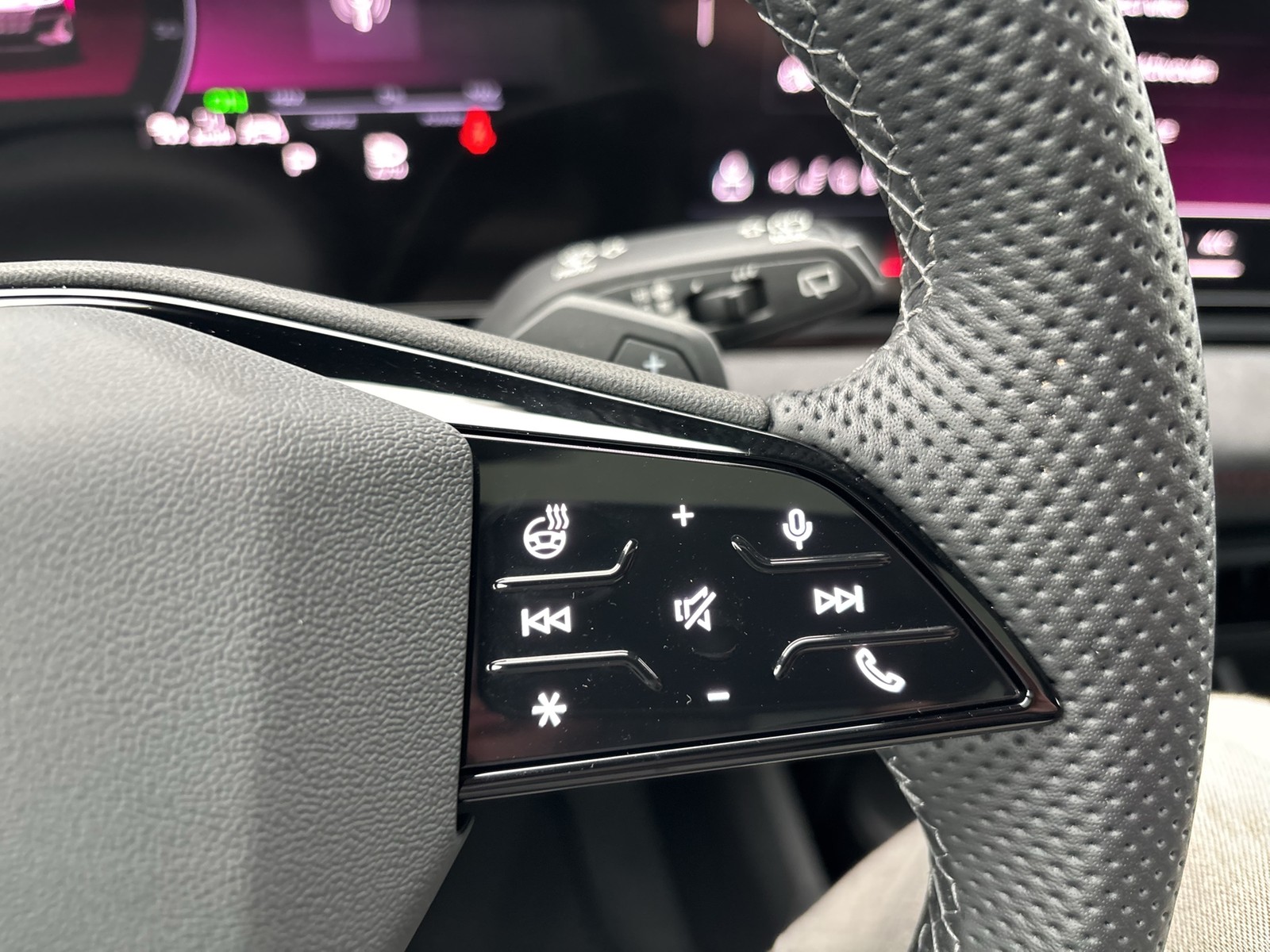 Audi A6 e-tron Avant performance S LINE PANO AHK LM21