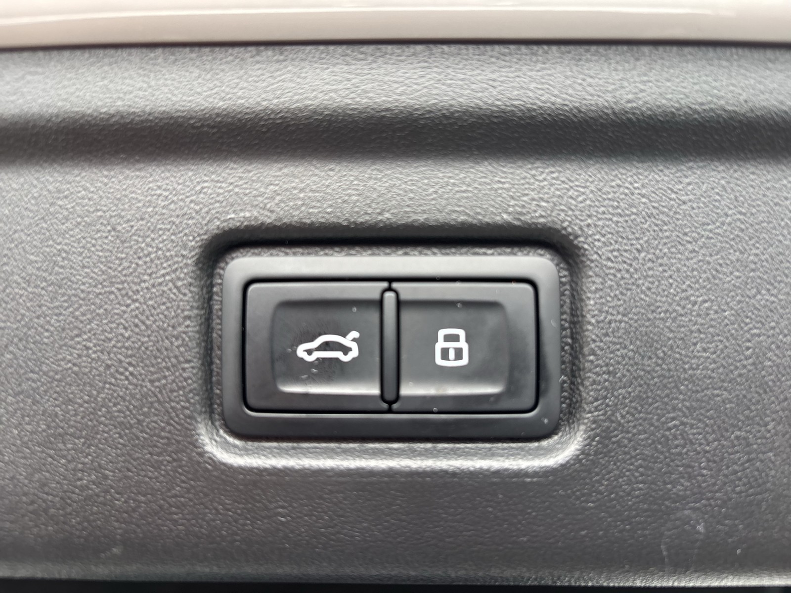 Audi A6 e-tron Avant performance S LINE PANO AHK LM21