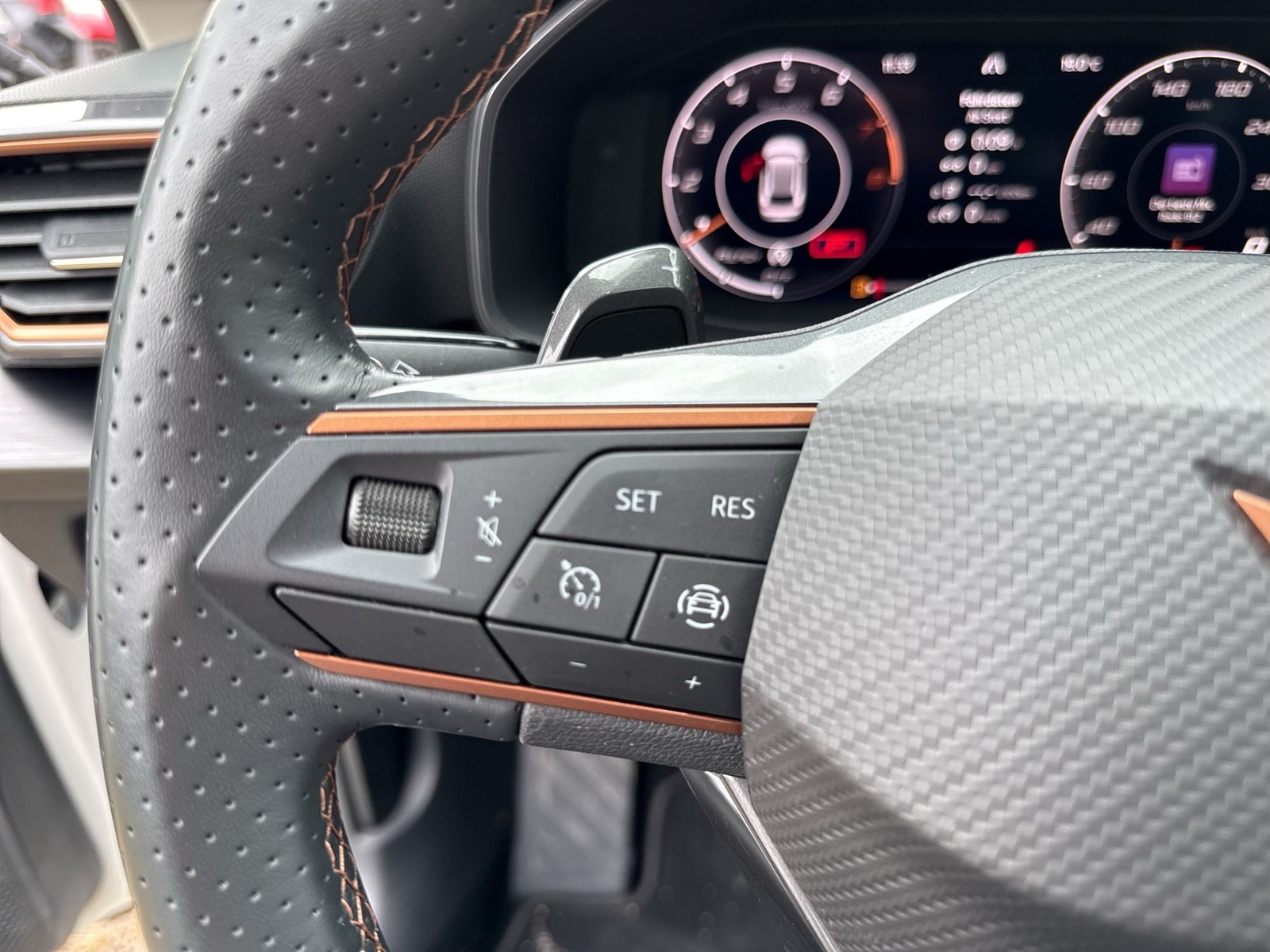 Cupra Leon ST 1.5 eTSI CAM LM18 NAVI SITZHEIZUNG