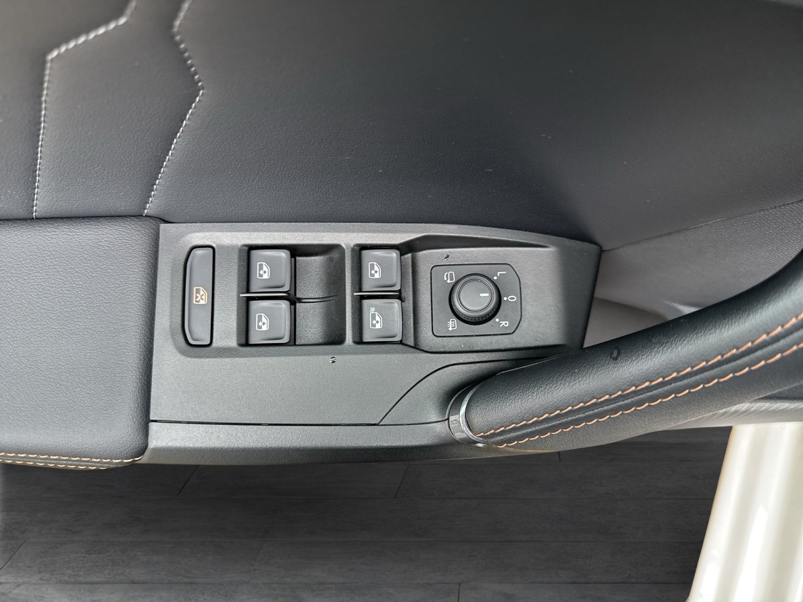 Cupra Leon ST 1.5 eTSI CAM LM18 NAVI SITZHEIZUNG