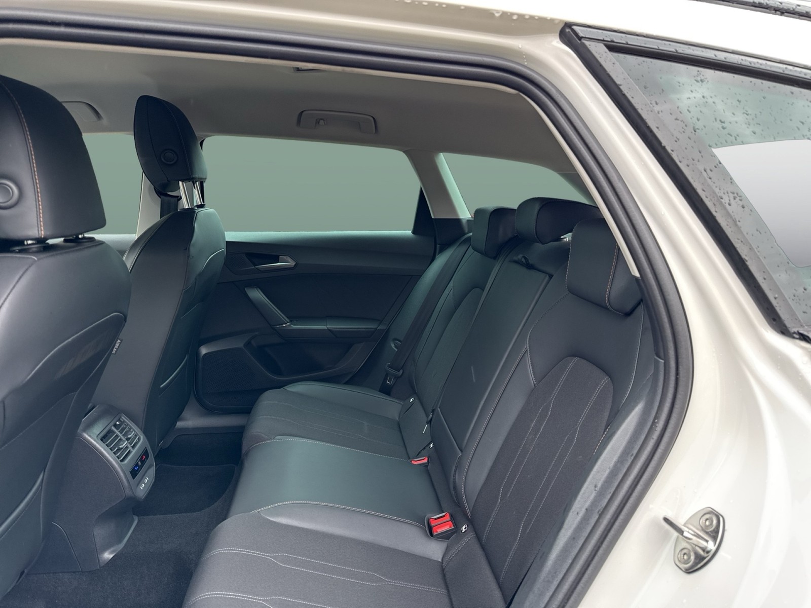 Cupra Leon ST 1.5 eTSI CAM LM18 NAVI SITZHEIZUNG