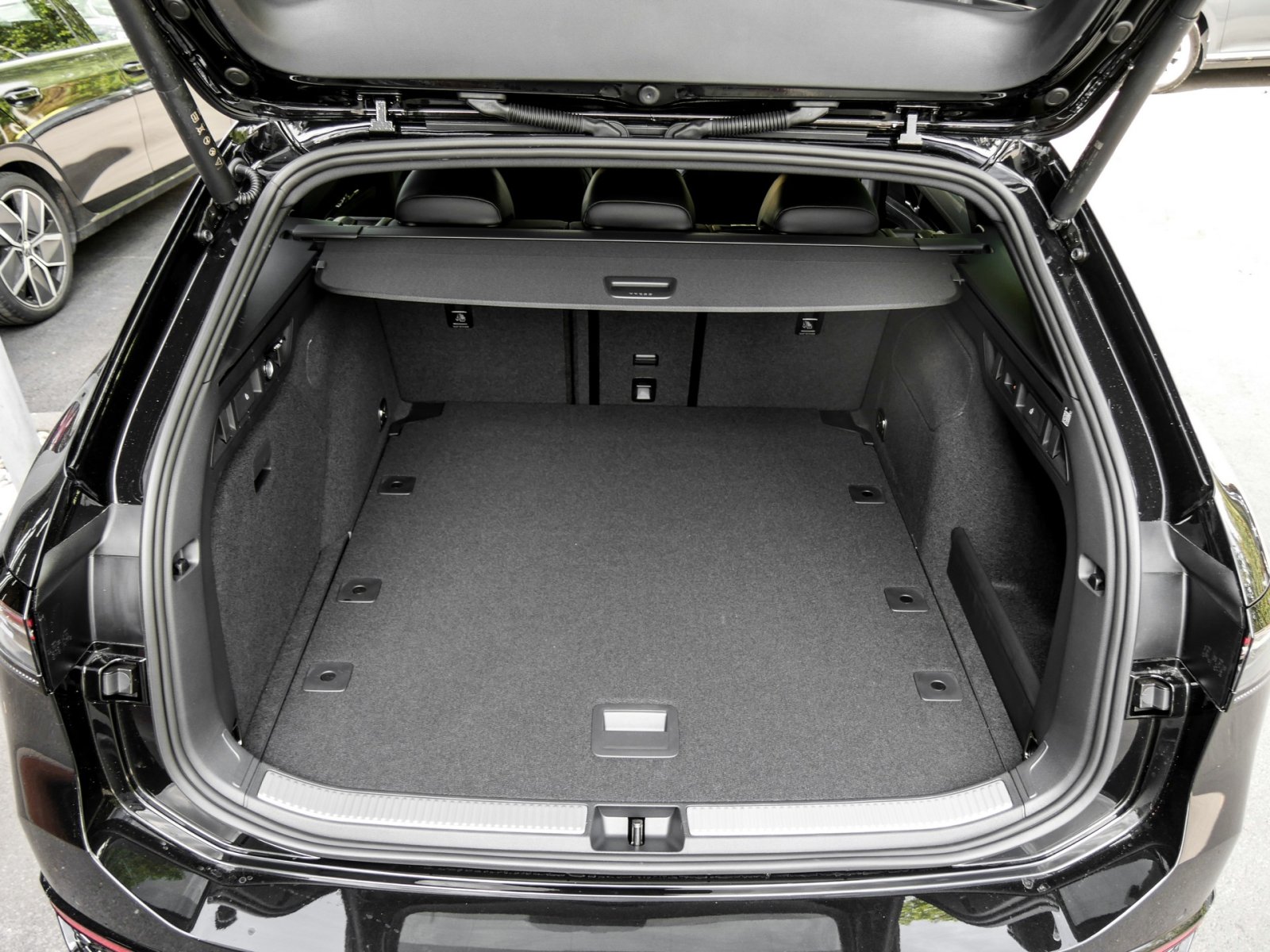 Volkswagen Passat Variant 2.0 R-LINE AHK ACC LM18 NAVI