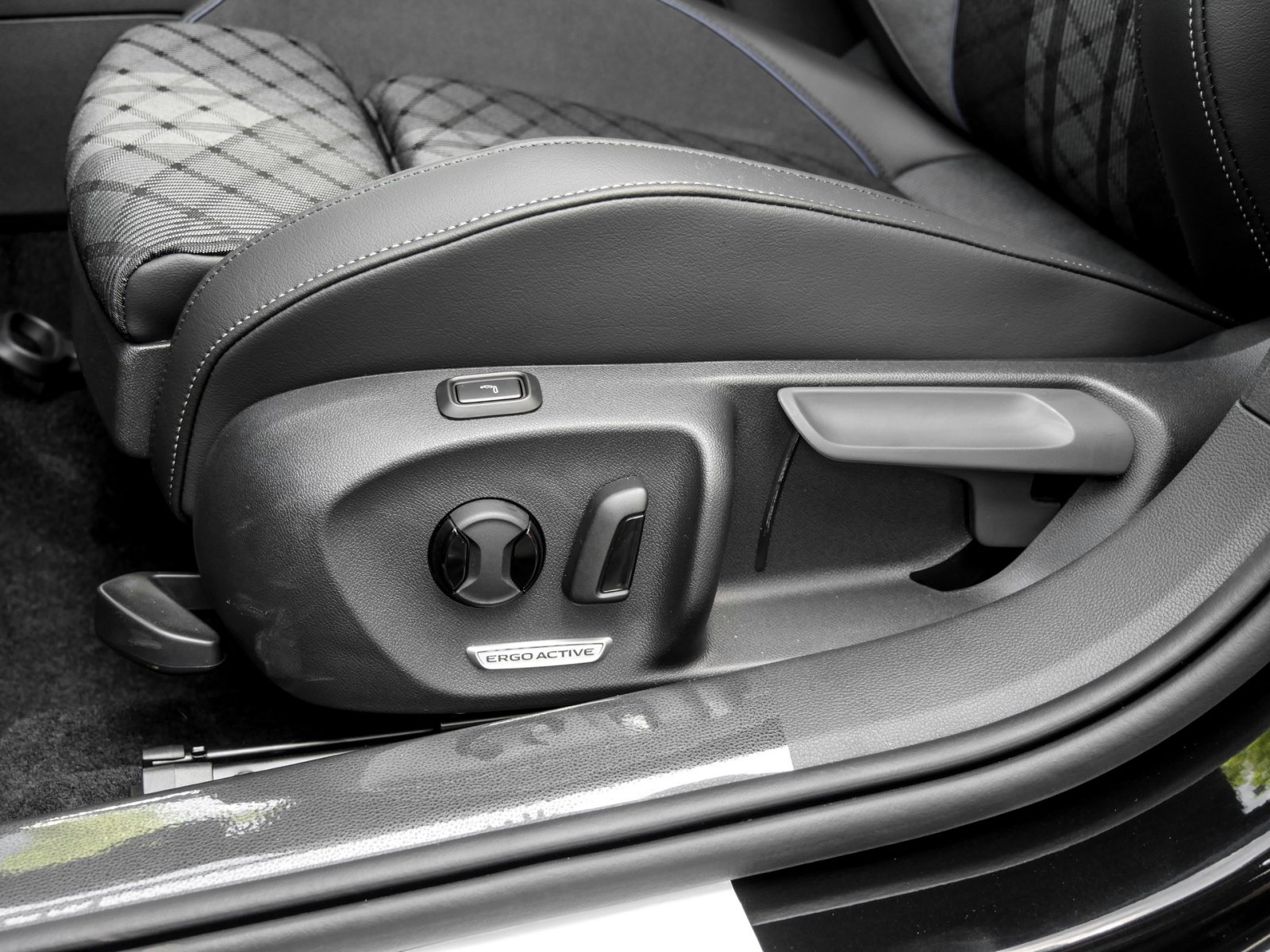 Volkswagen Passat Variant 2.0 R-LINE AHK ACC LM18 NAVI