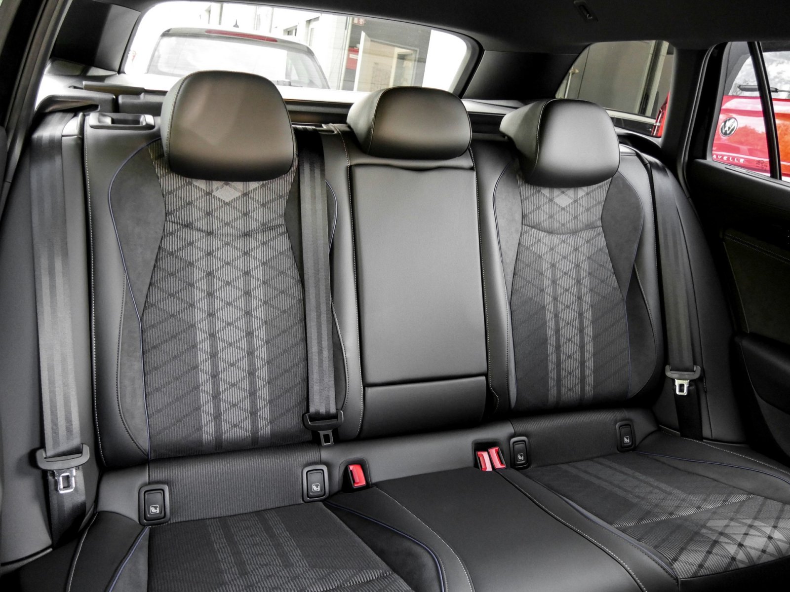 Volkswagen Passat Variant 2.0 R-LINE AHK ACC LM18 NAVI