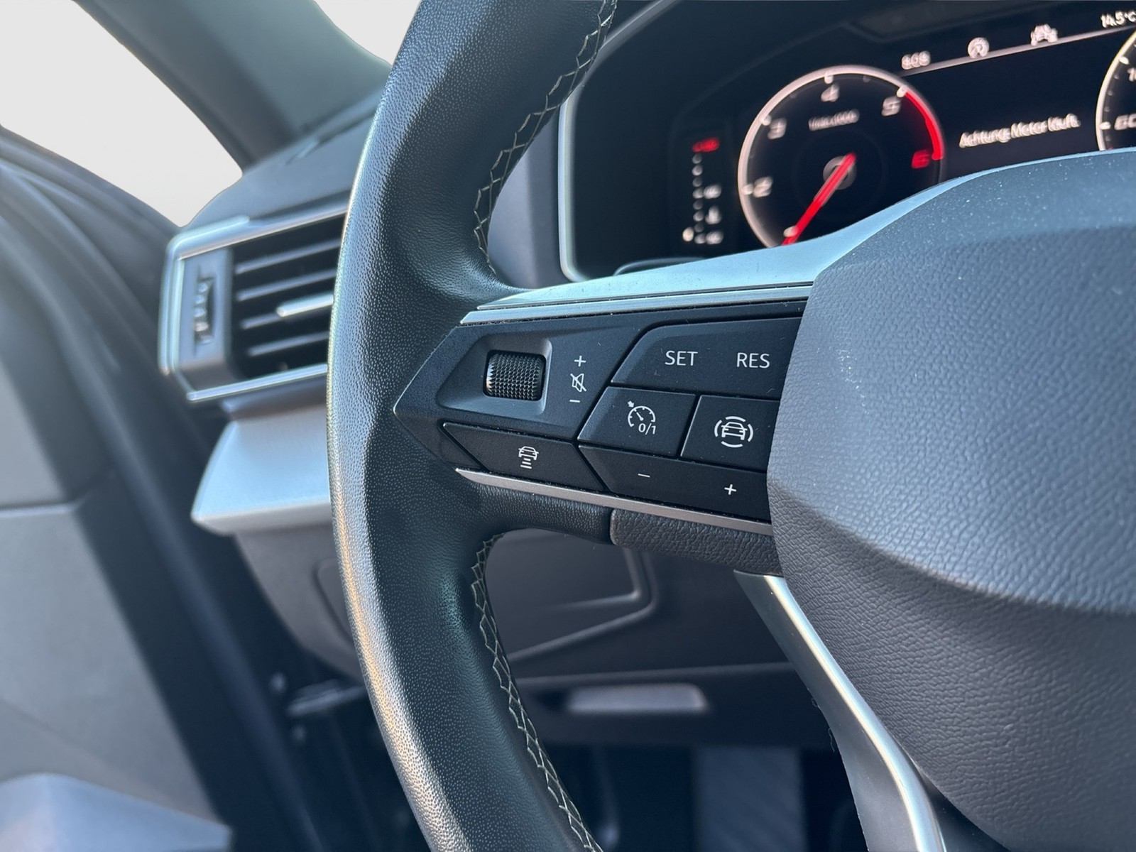 Seat Tarraco 2.0 STYLE 7SITZE AHK CAM ACC LM18 NAVI