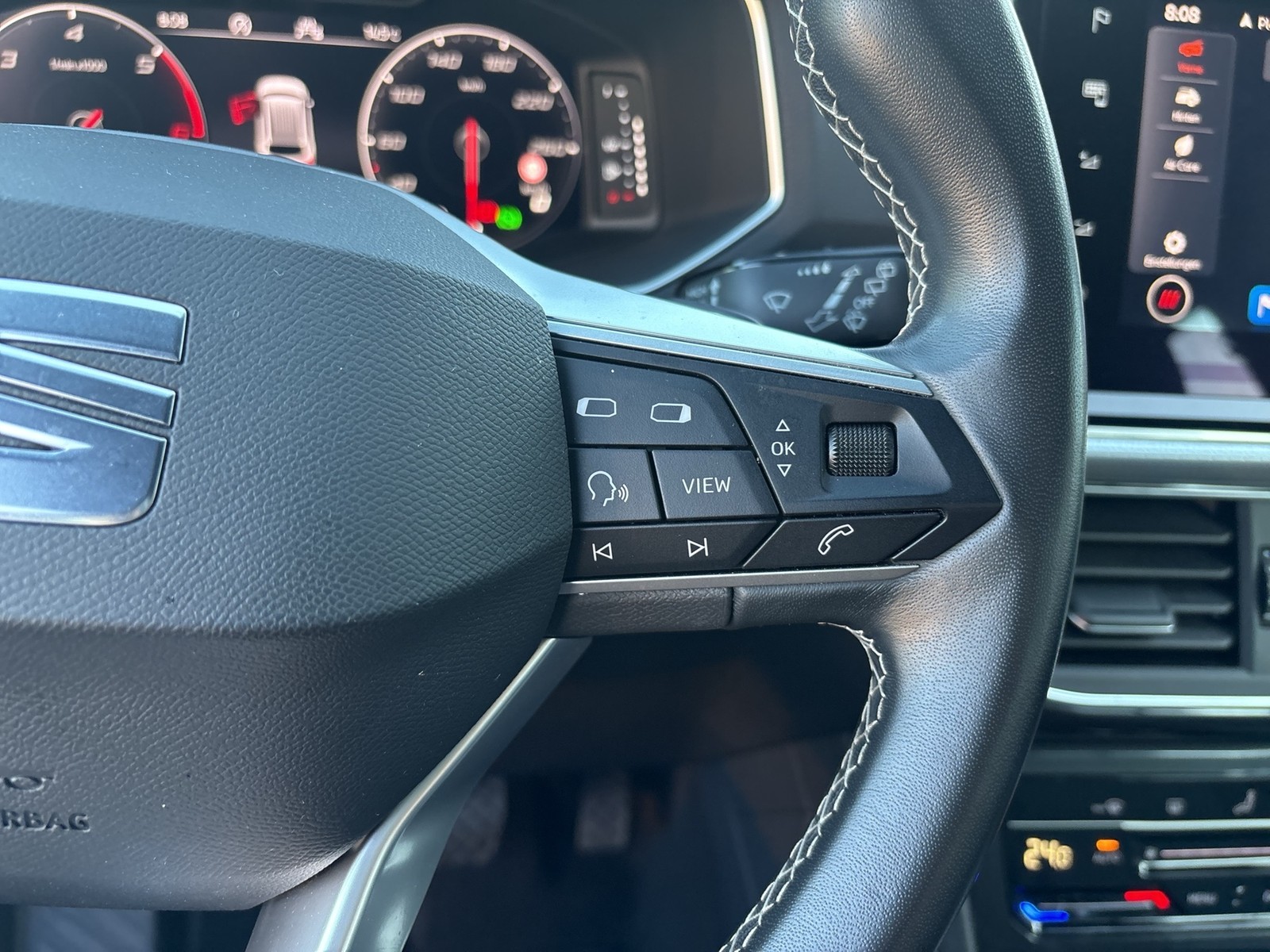Seat Tarraco 2.0 STYLE 7SITZE AHK CAM ACC LM18 NAVI