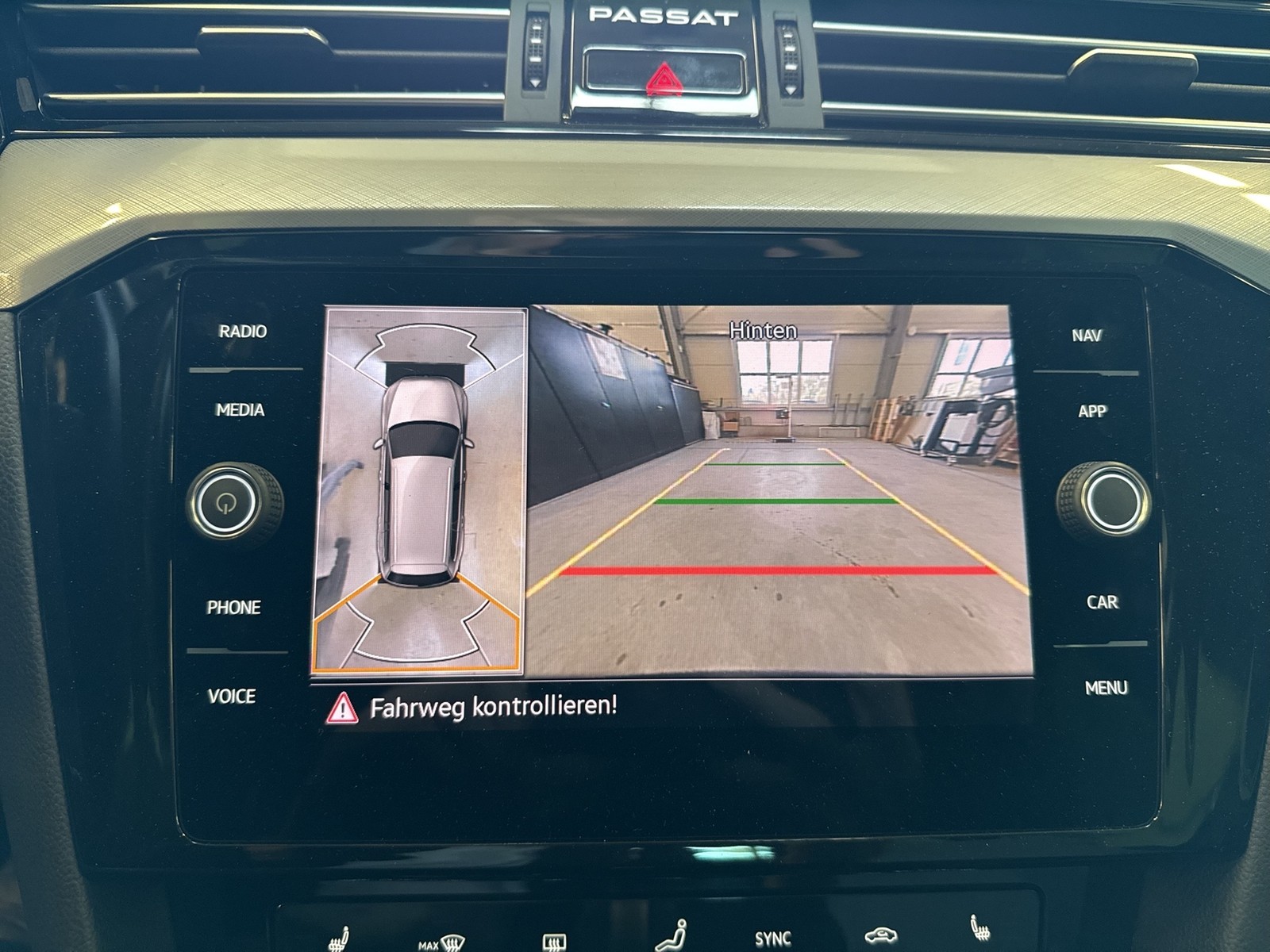 Volkswagen Passat Variant 2.0 BUSINESS AHK 360°CAM ACC LM17