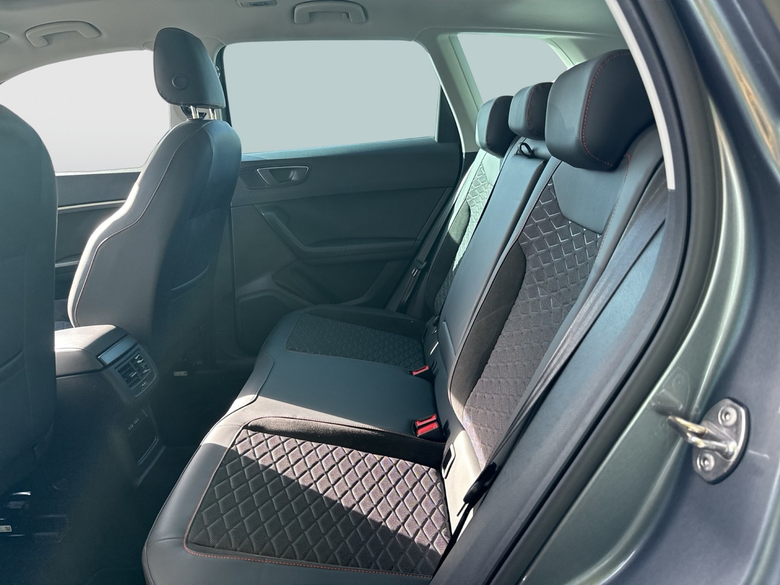 Seat Ateca 2.0 FR PANO AHK CAM ALU18" eKLAPPE NAVI