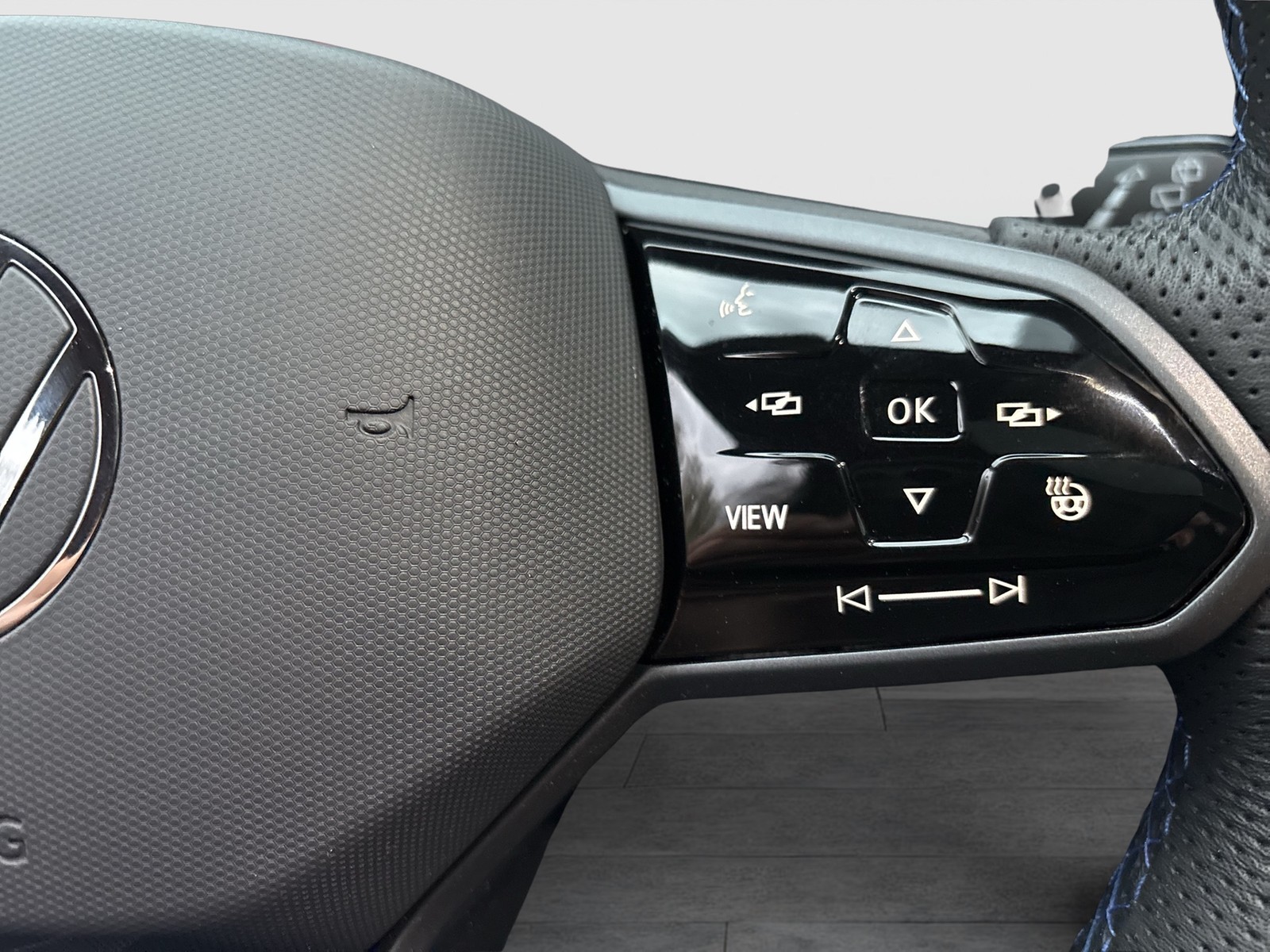 Volkswagen T-Roc 2.0 R 4X4 AKRAPOVIC LEDER PANO CAM ACC 19Z