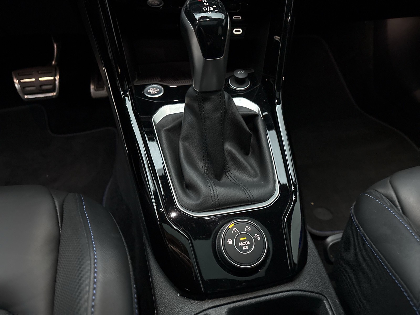 Volkswagen T-Roc 2.0 R 4X4 AKRAPOVIC LEDER PANO CAM ACC 19Z