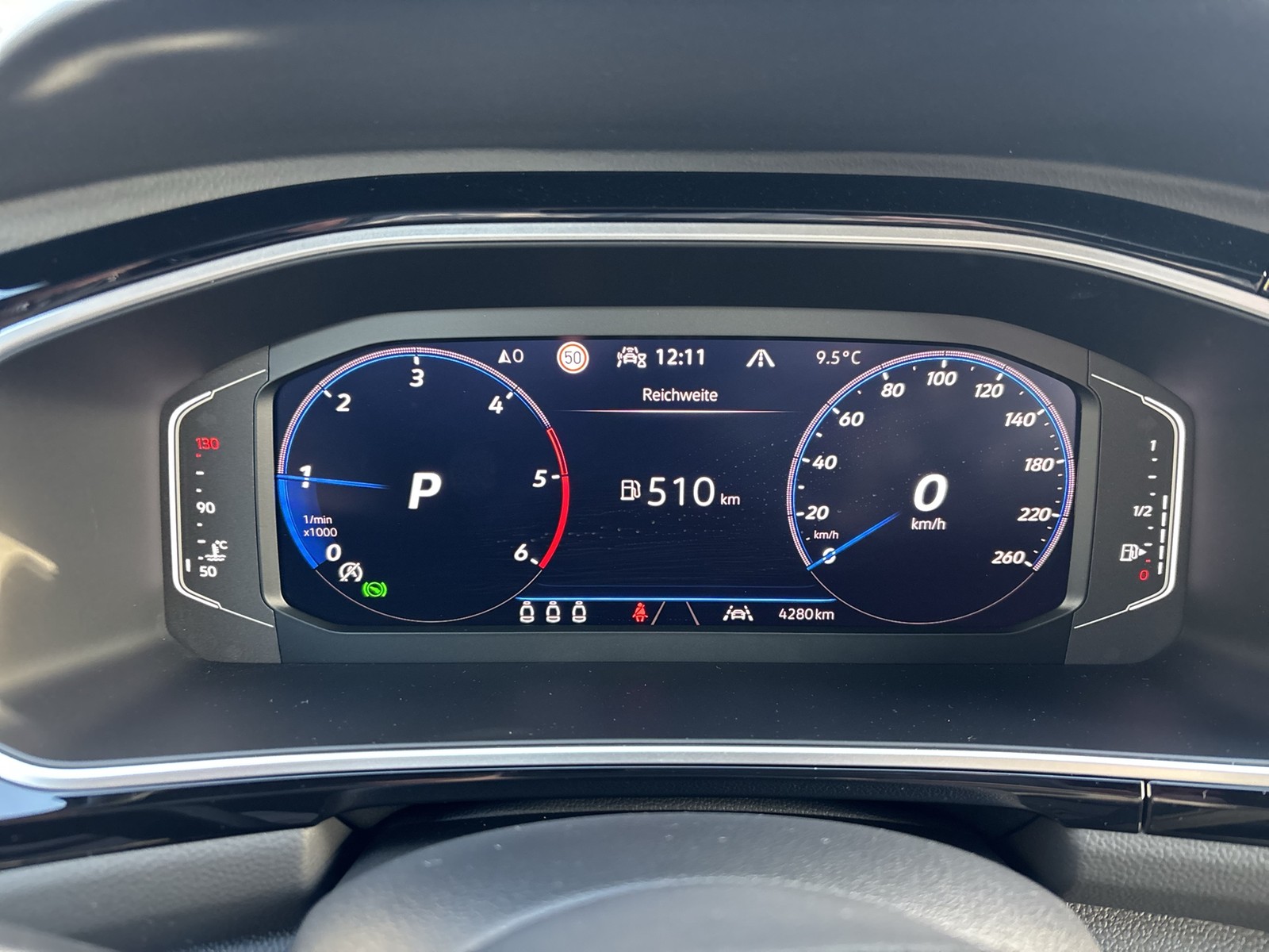 Volkswagen T-Roc 2.0 R-LINE ACC LM17 NAVI CARPLAY SITZHEIZ.