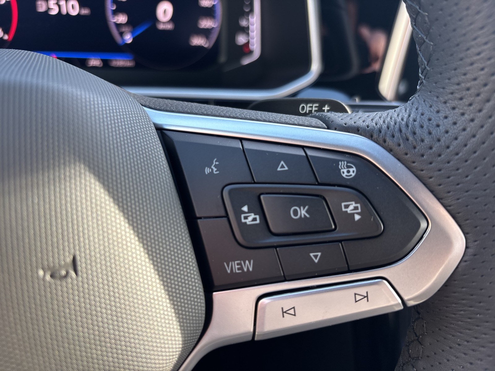 Volkswagen T-Roc 2.0 R-LINE ACC LM17 NAVI CARPLAY SITZHEIZ.