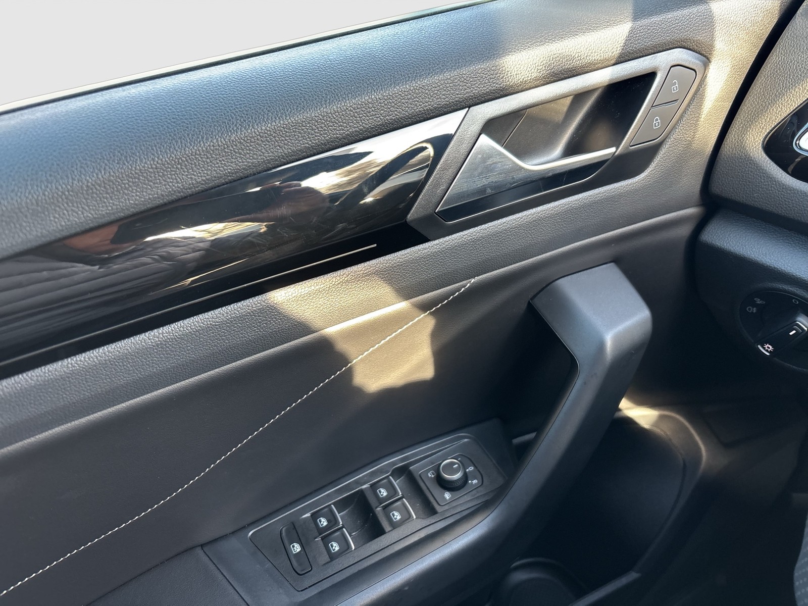 Volkswagen T-Roc 2.0 R-LINE ACC LM17 NAVI CARPLAY SITZHEIZ.