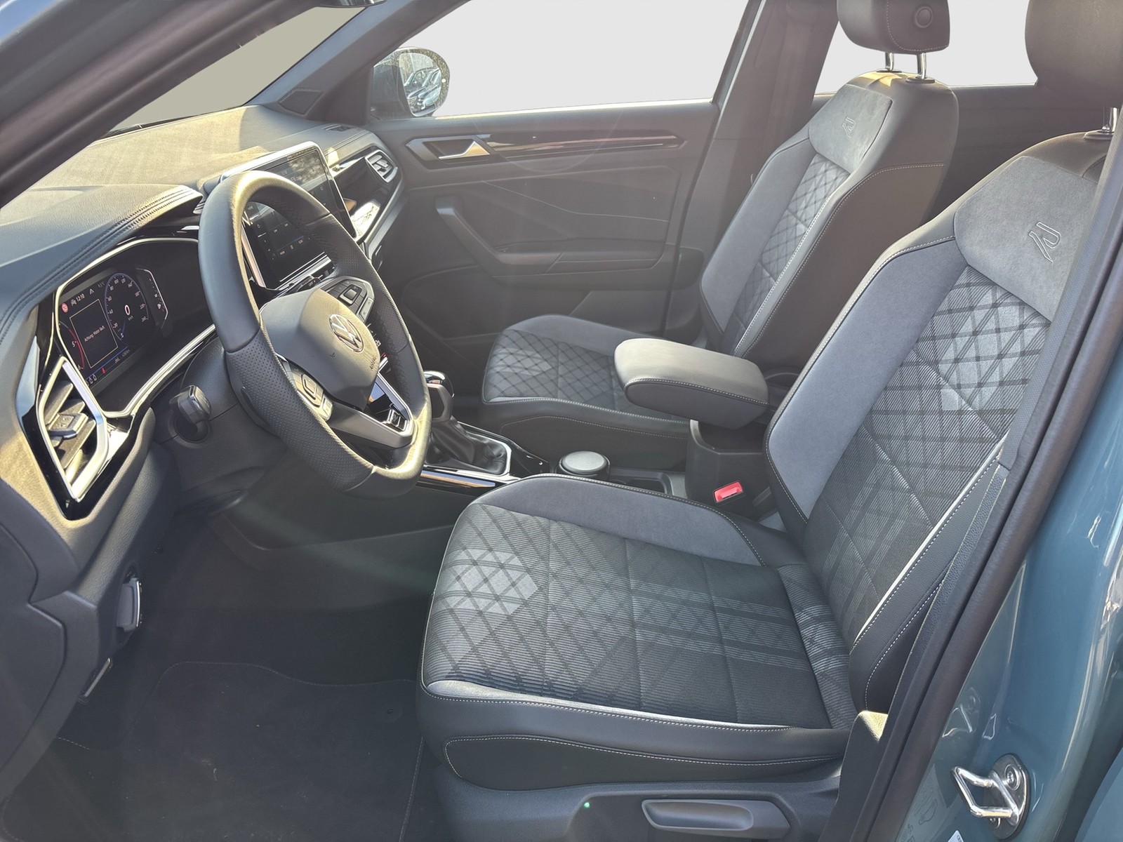 Volkswagen T-Roc 2.0 R-LINE ACC LM17 NAVI CARPLAY SITZHEIZ.