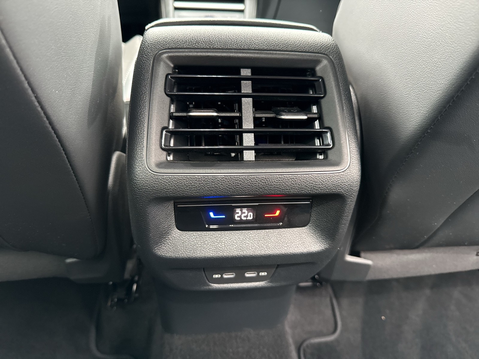 Volkswagen Tayron 2.0 LIFE 4X4 AHK CAM ACC 18Z NAVI CARPLAY