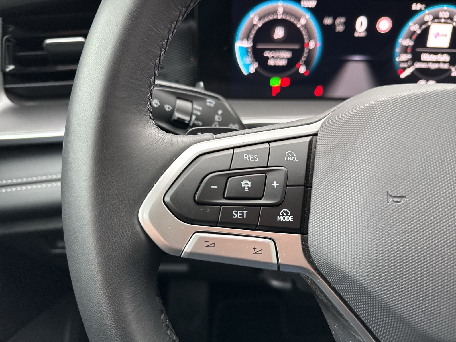 Volkswagen Tayron 2.0 LIFE 4X4 AHK CAM ACC 18Z NAVI CARPLAY