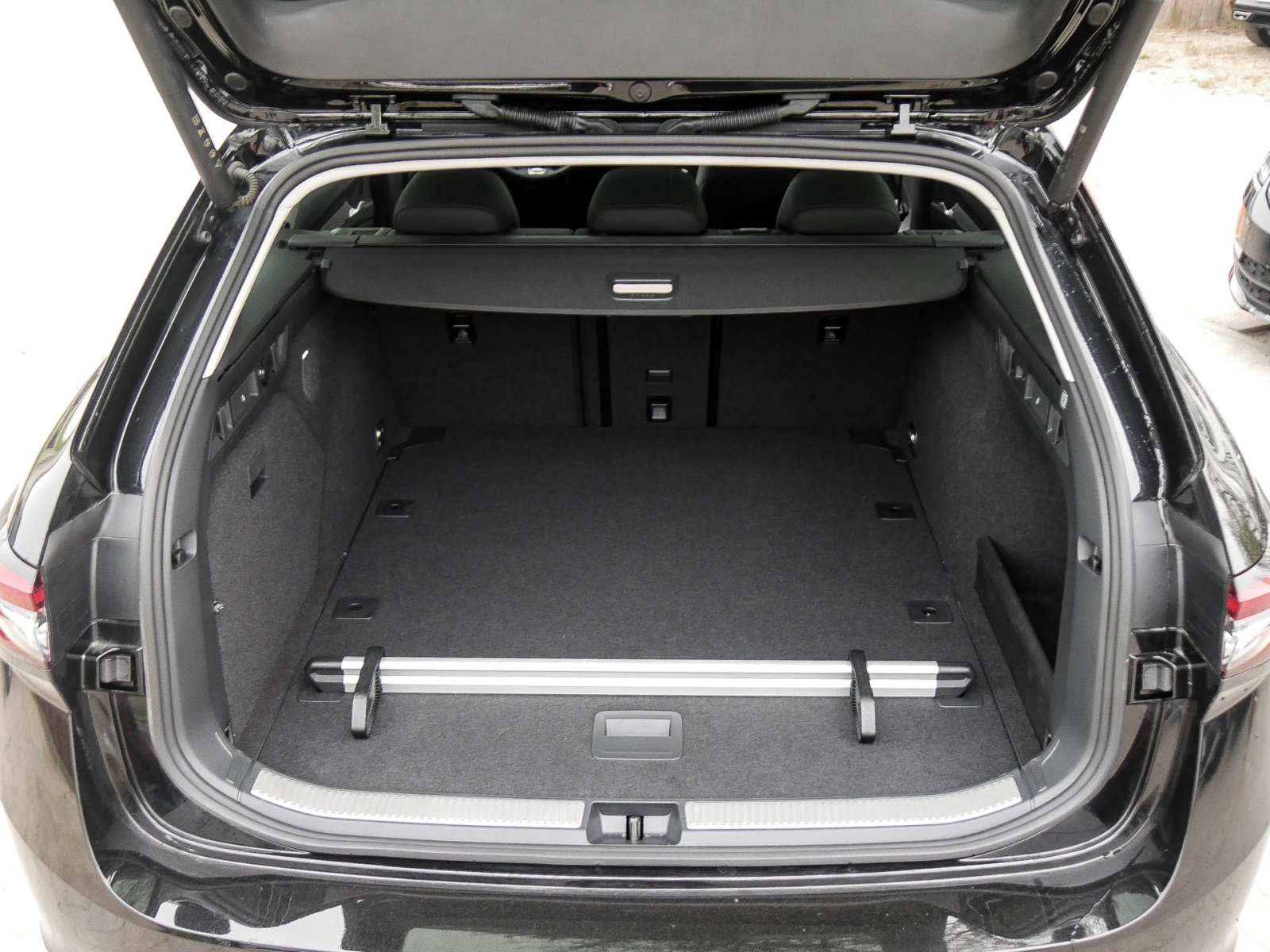 Skoda Superb Combi 1.5 eTSI L&K AHK 360CAM SITZHEIZ